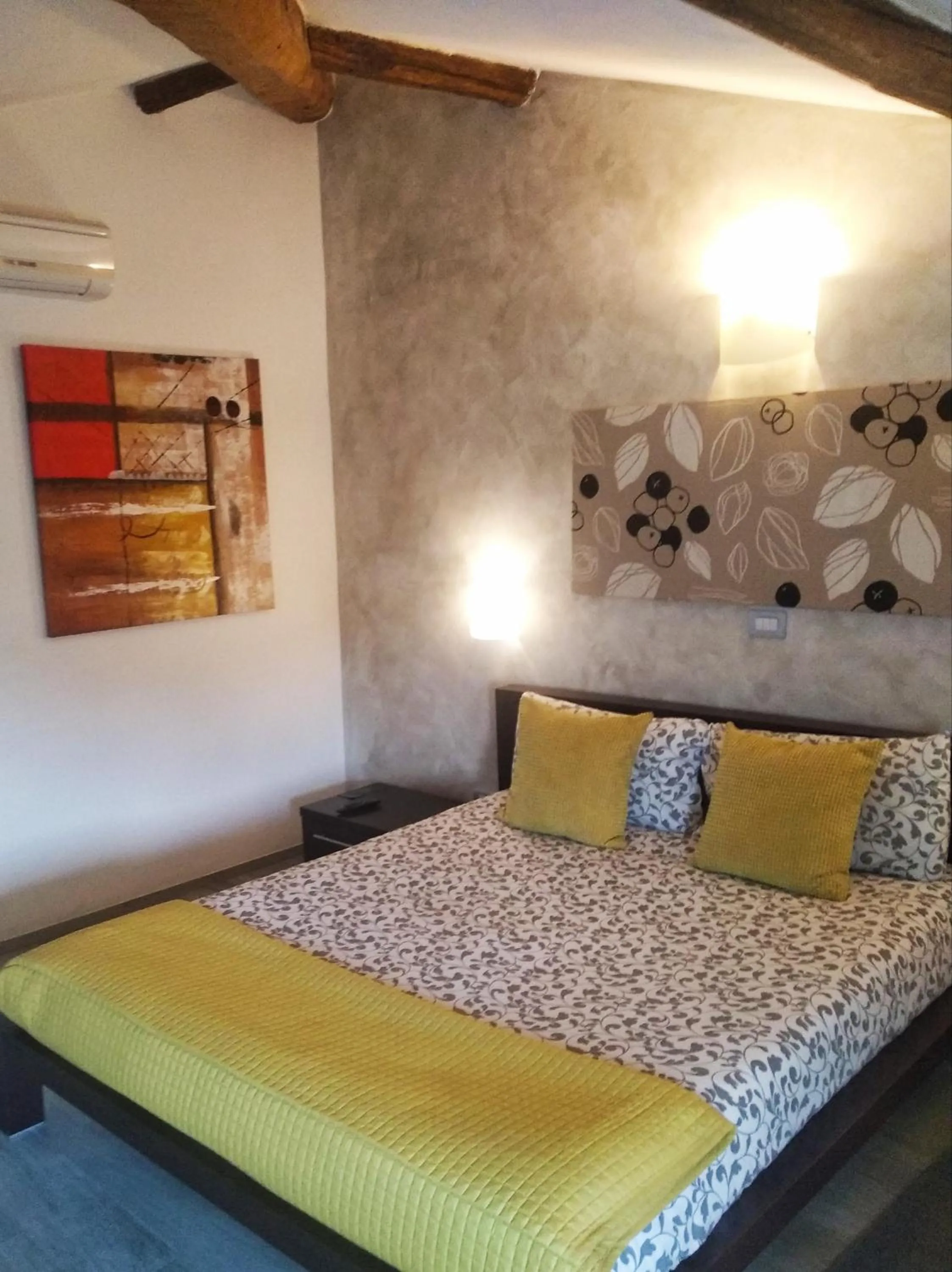 Bed in H5-5H Luxury Room