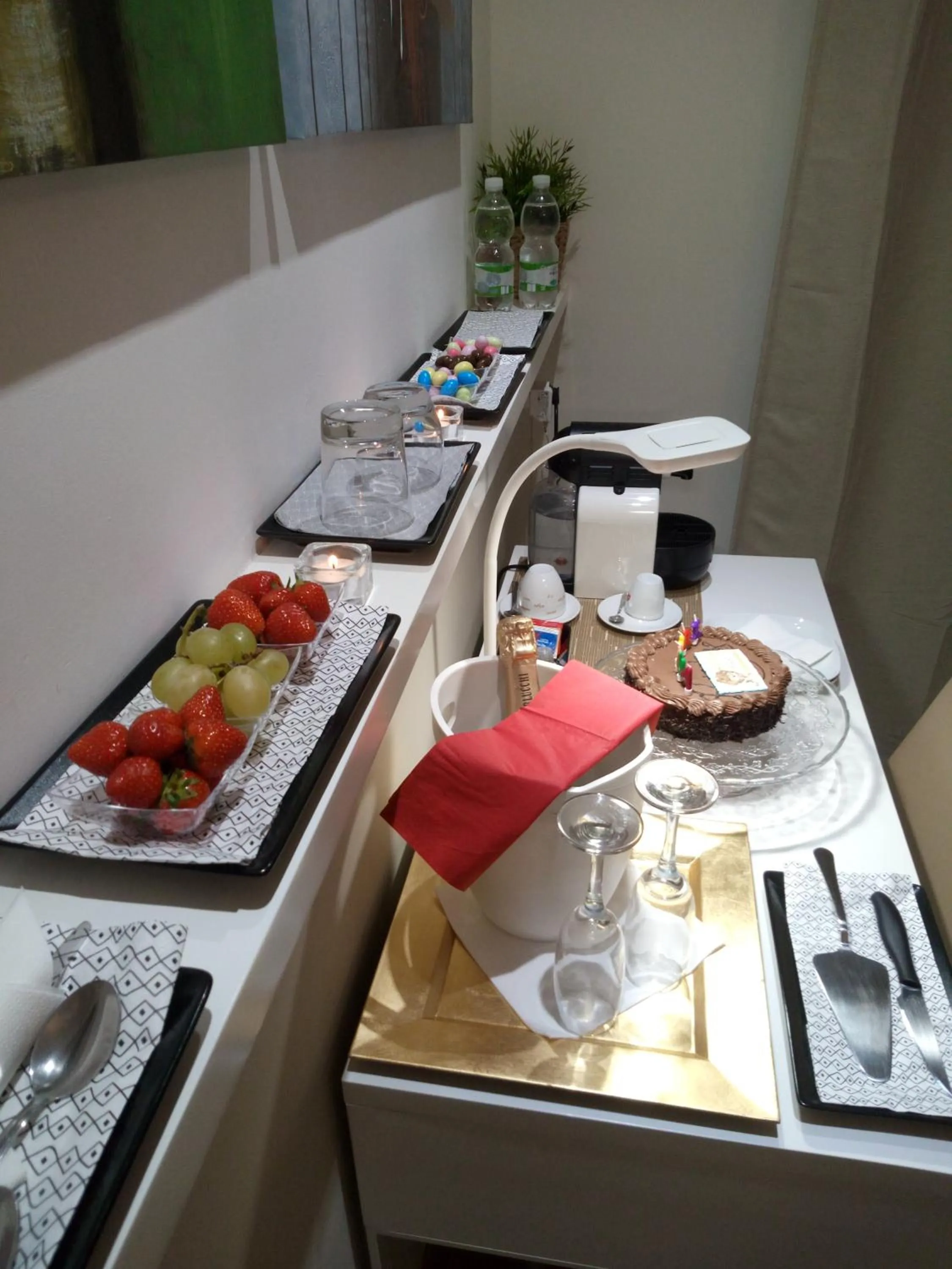 Food and drinks in H5-5H Luxury Room