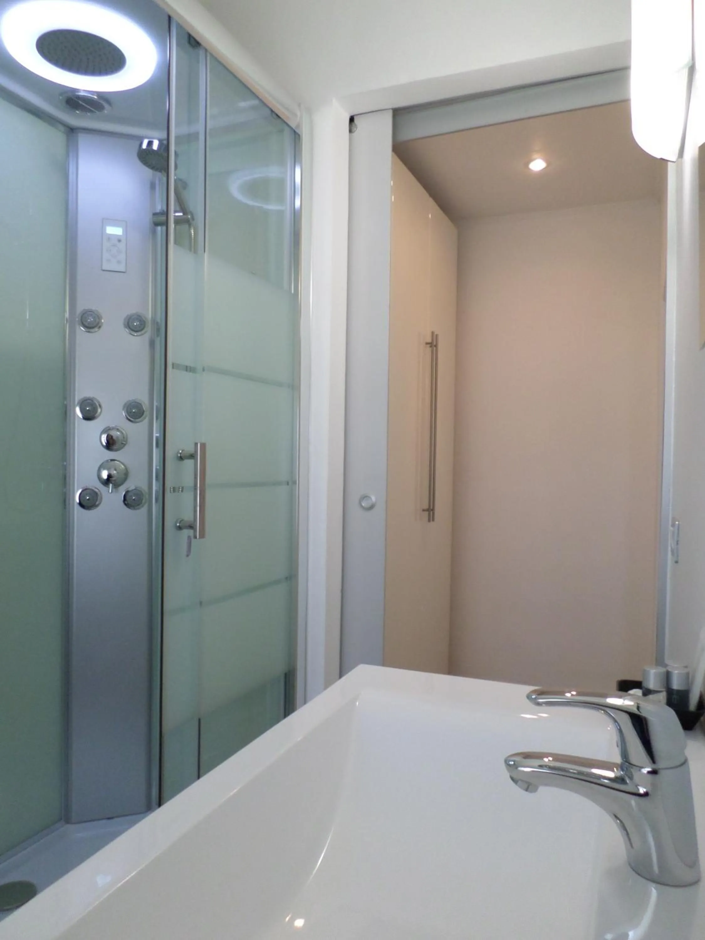 Bathroom in H5-5H Luxury Room