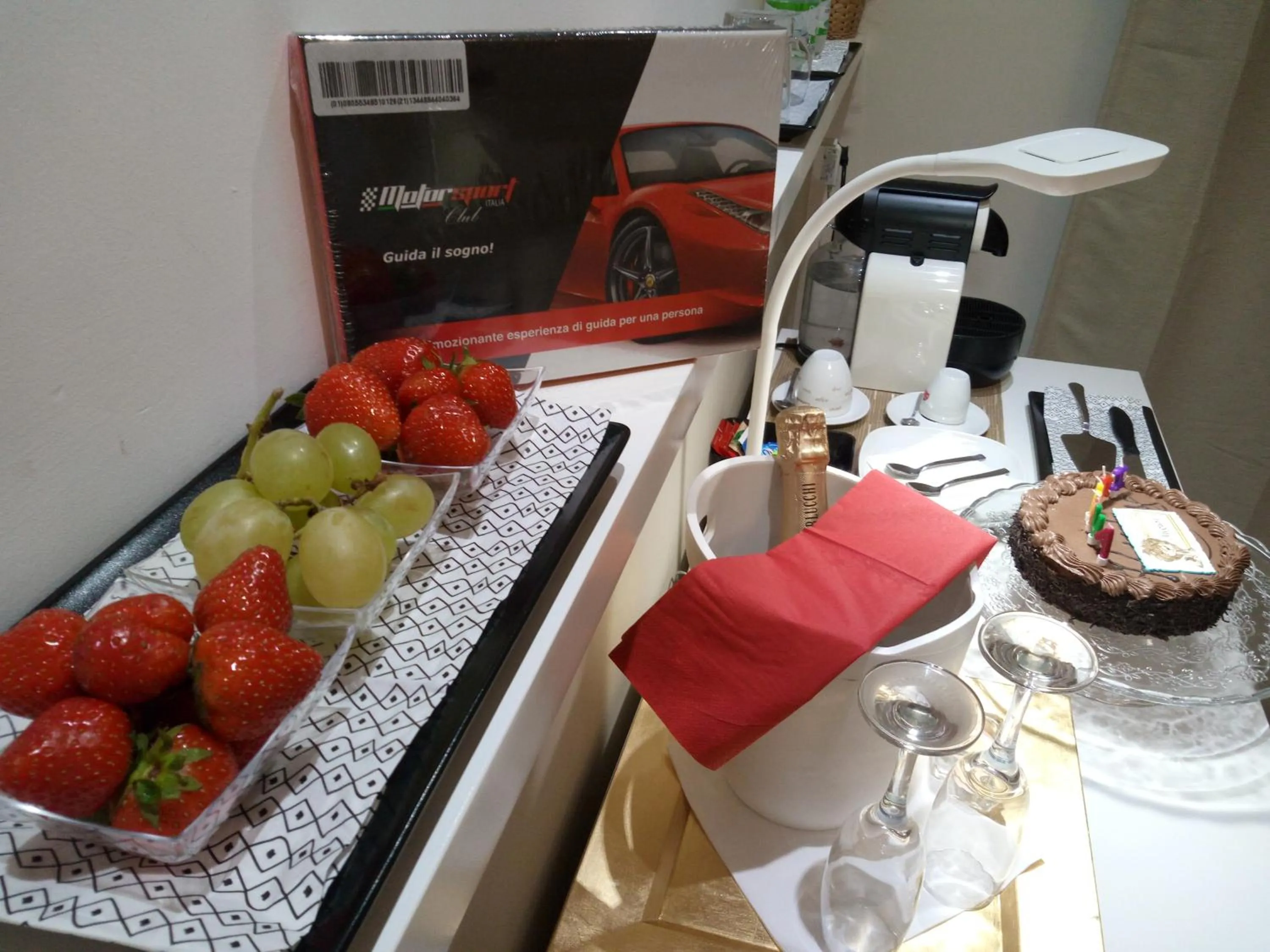 Food and drinks in H5-5H Luxury Room