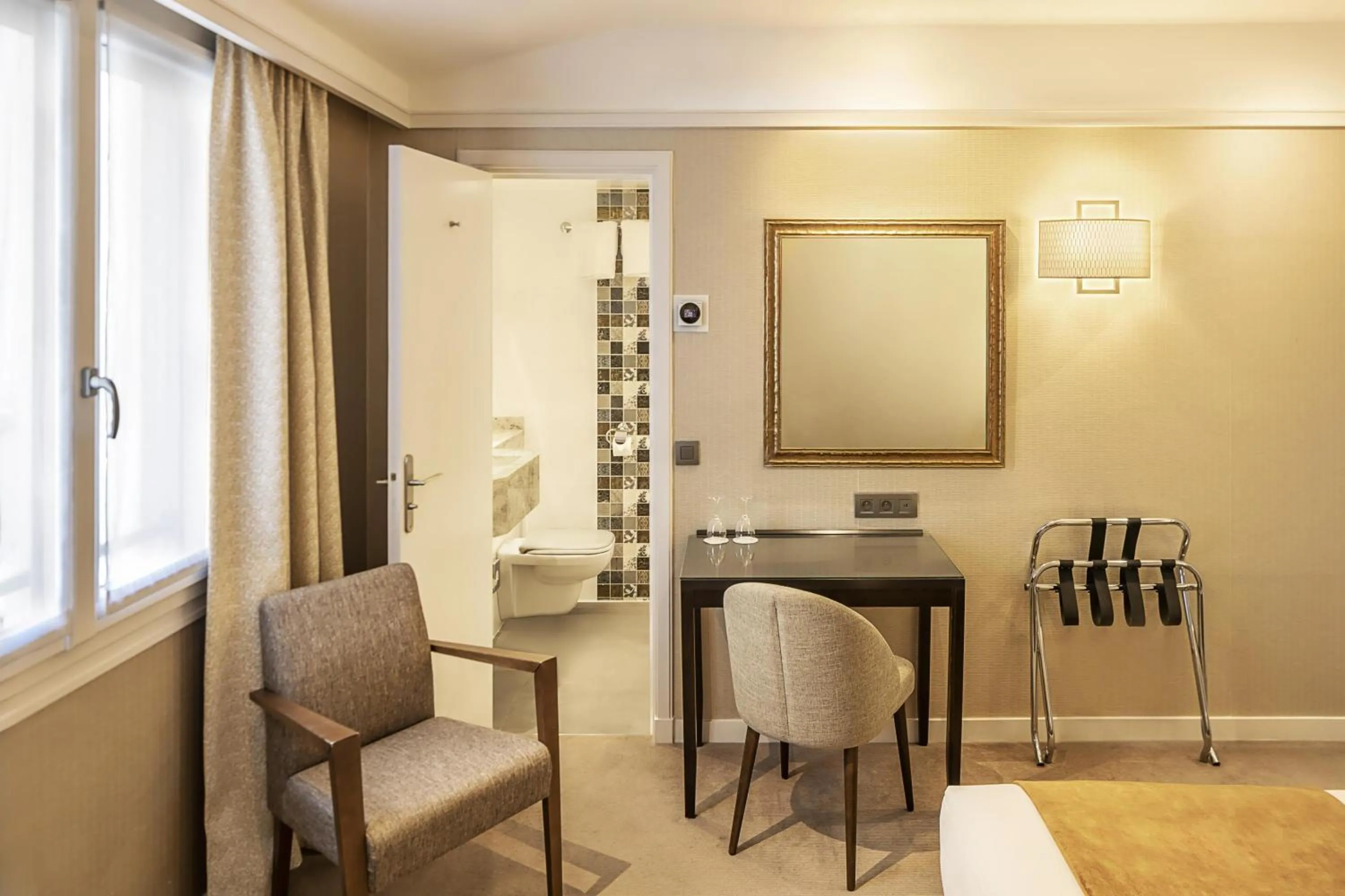 Bedroom in Best Western Plus Hotel Sydney Opera