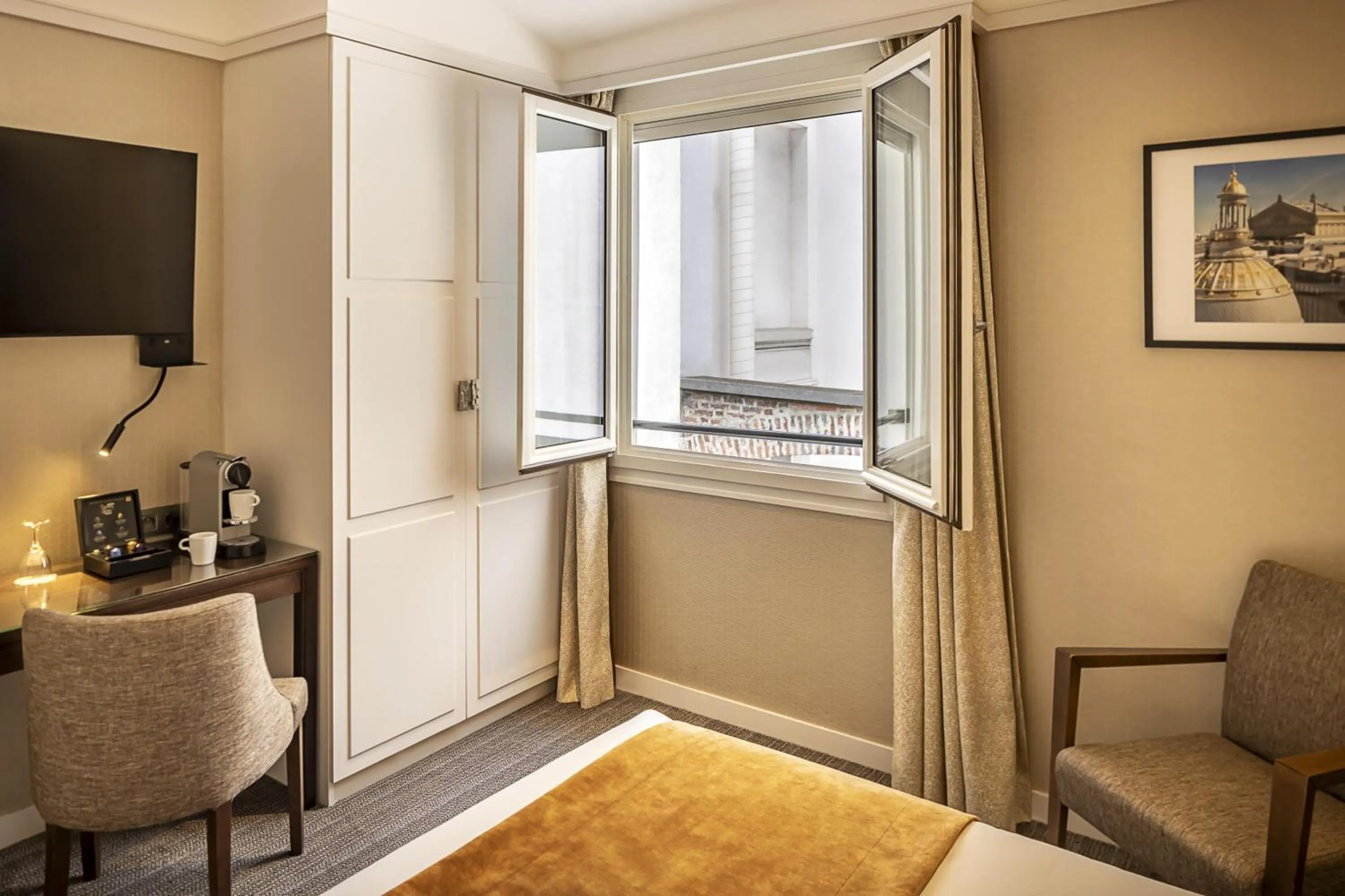 Bedroom, Bed in Best Western Plus Hotel Sydney Opera