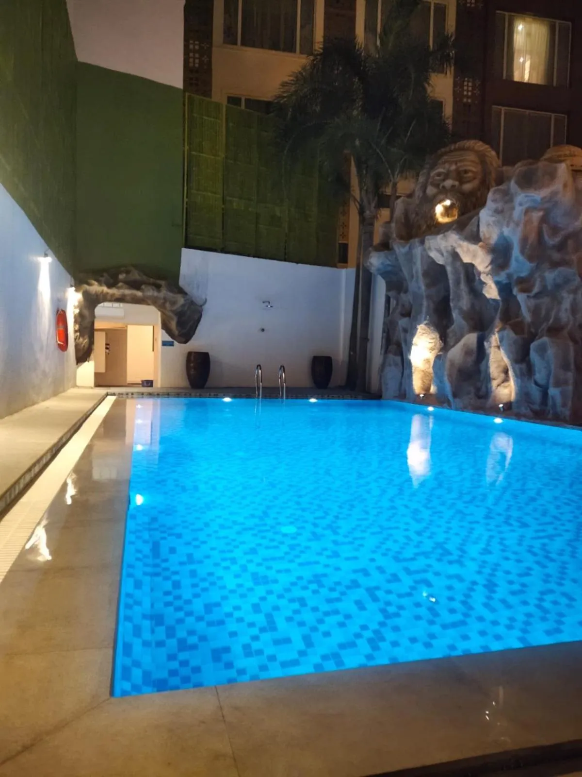 Swimming pool in Days Hotel by Wyndham Chennai OMR