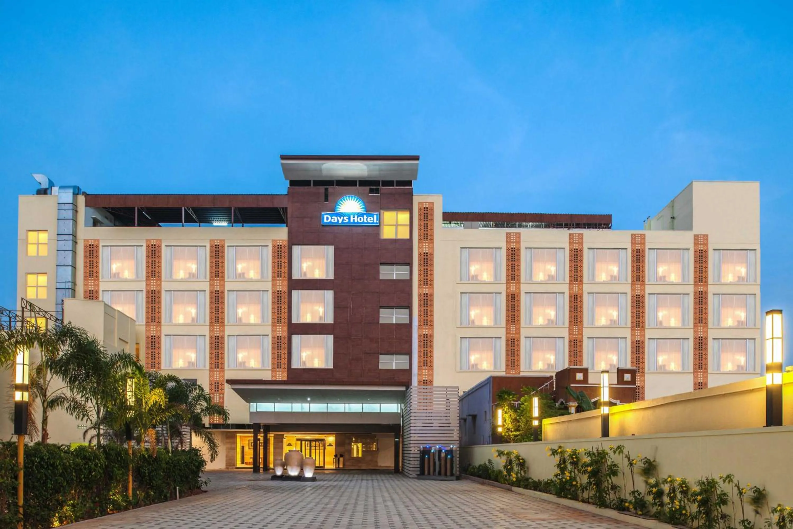 Facade/entrance in Days Hotel by Wyndham Chennai OMR