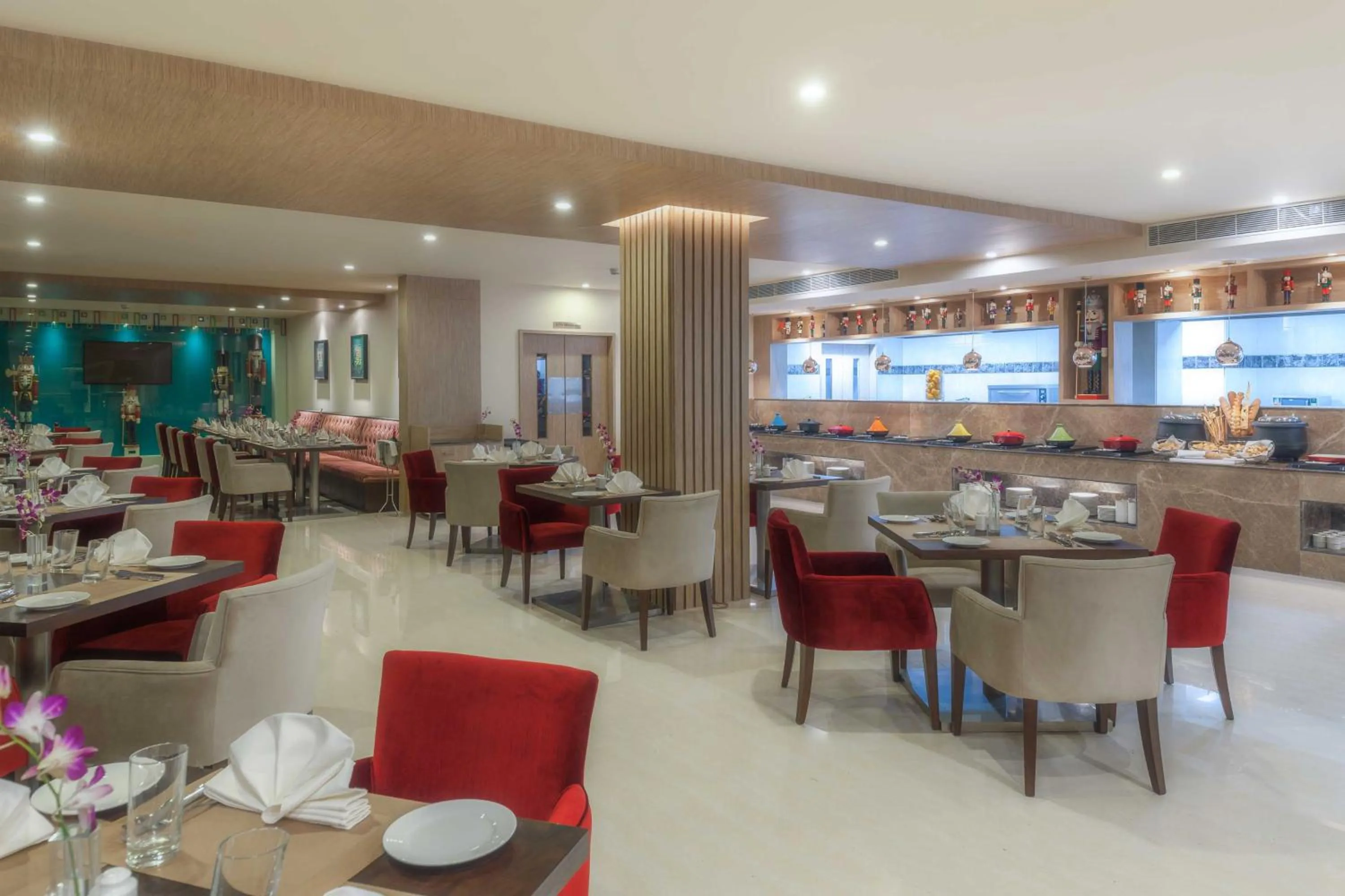 Restaurant/places to eat in Days Hotel by Wyndham Chennai OMR
