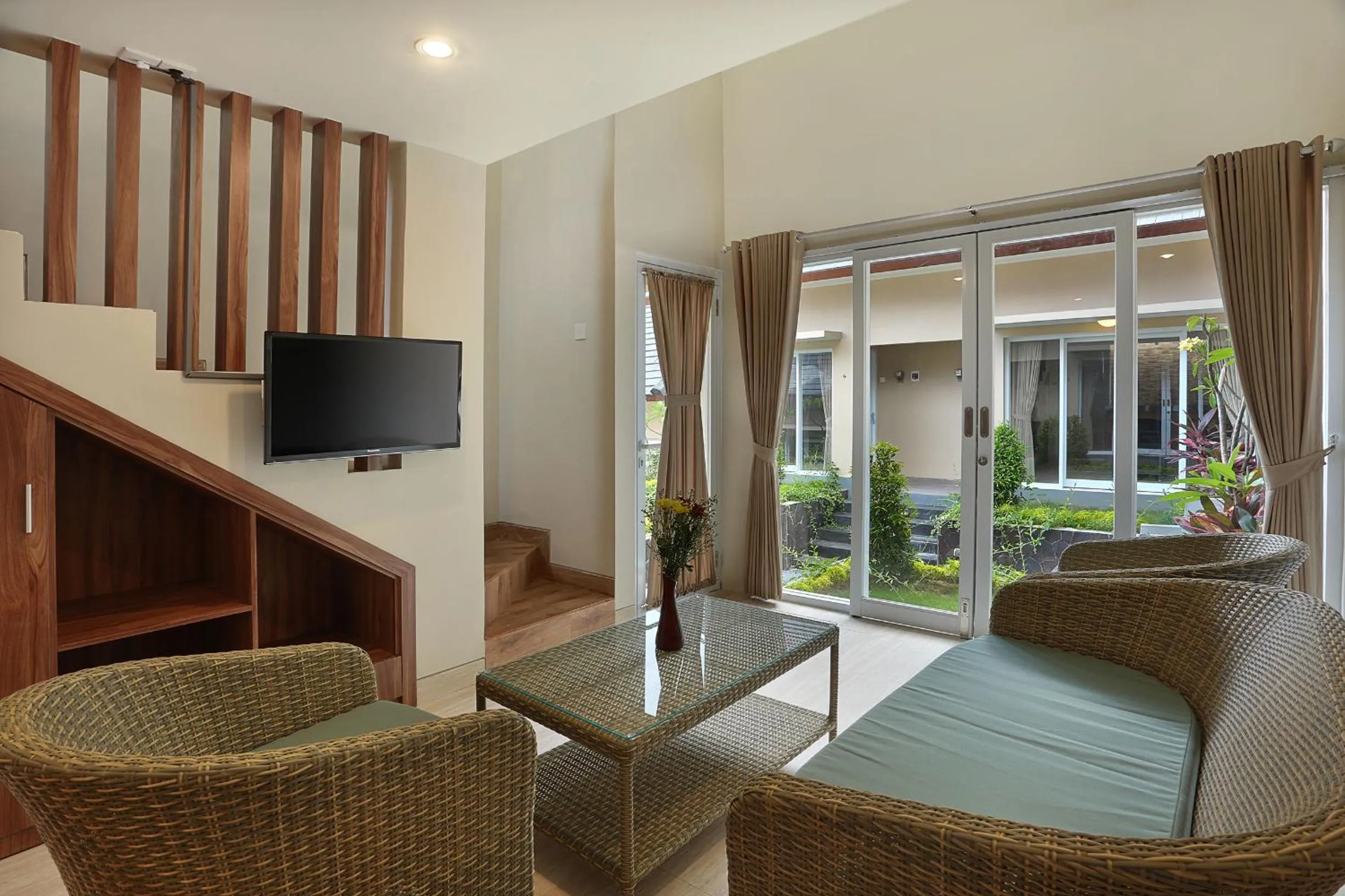 TV and multimedia in Askara Canggu Townhouse