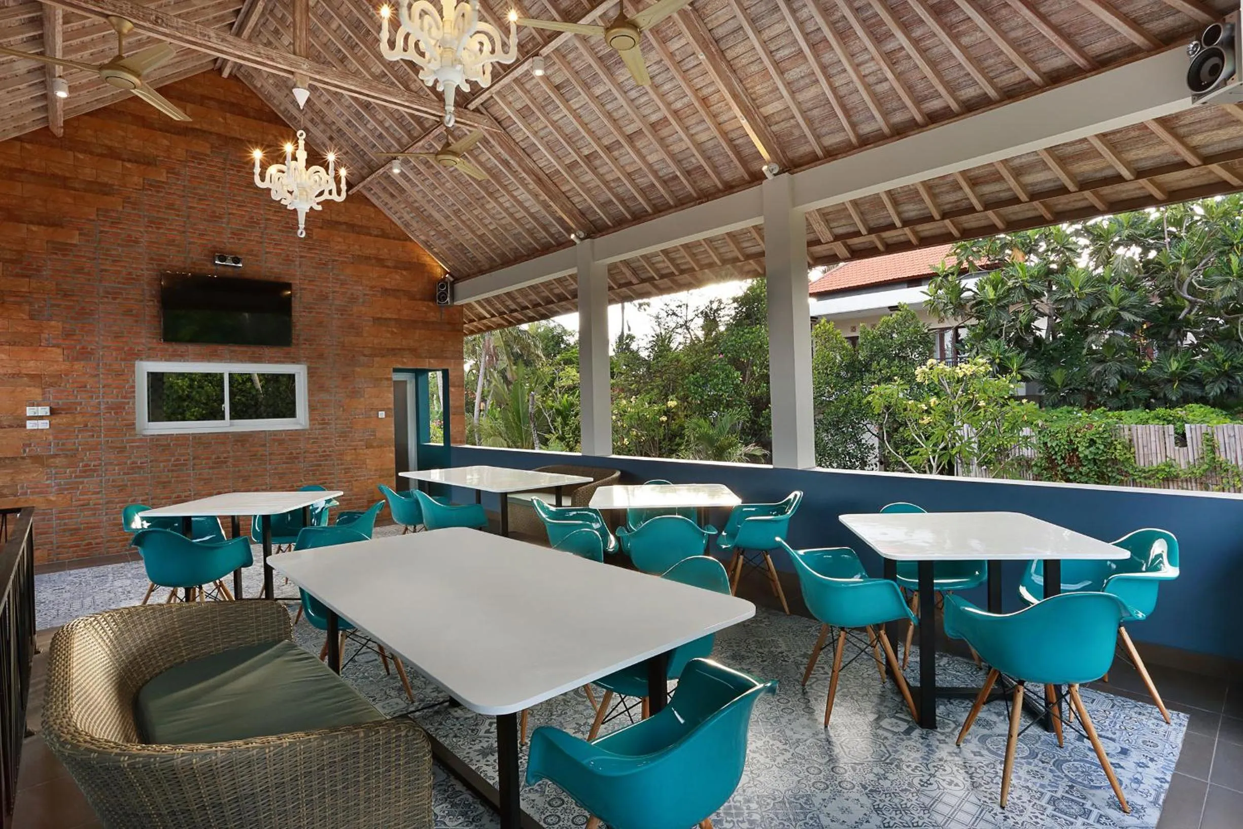 Restaurant/places to eat in Askara Canggu Townhouse