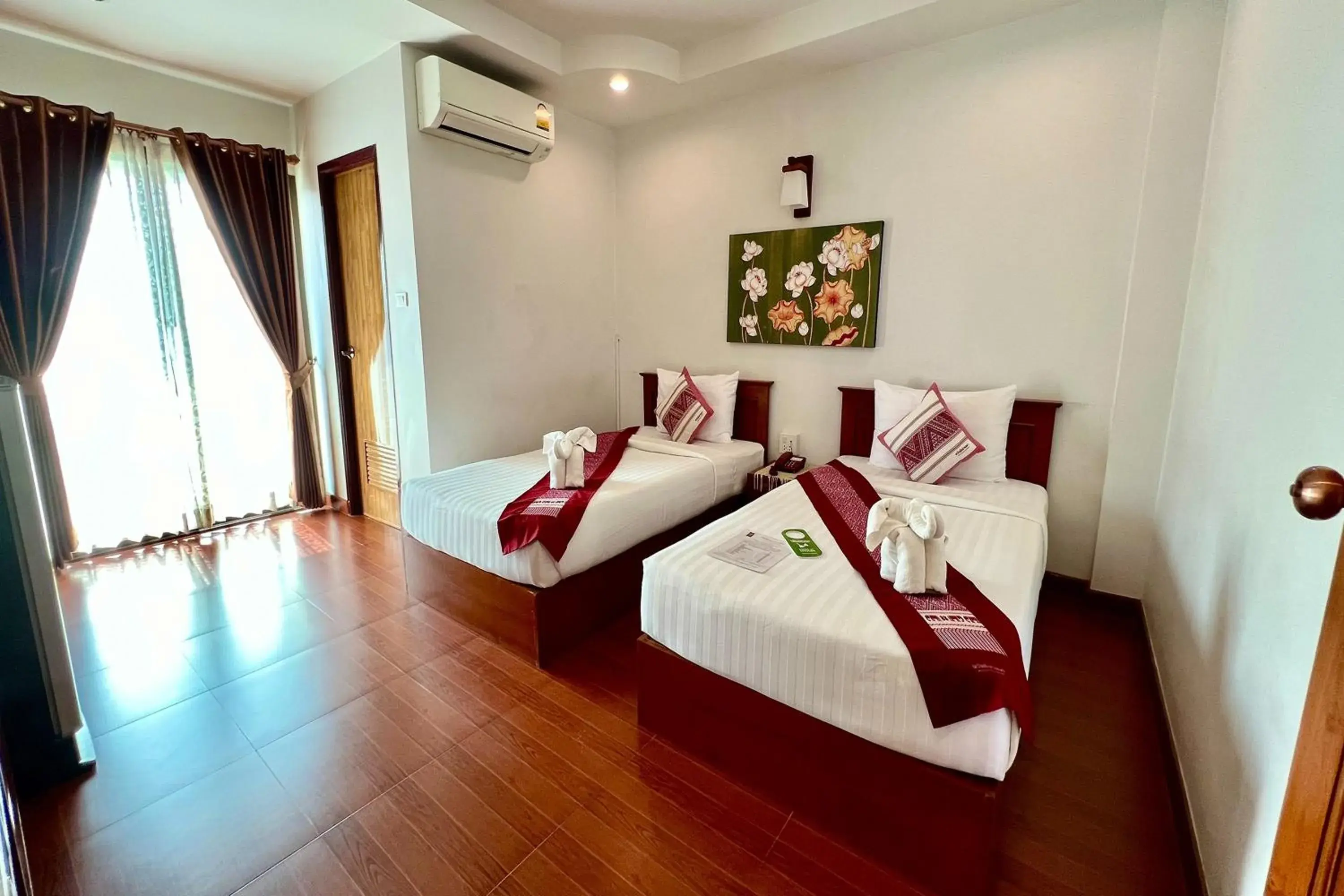 Superior Twin Room with City View in Sawadeelanna Hotel Superior Twin Room with City View in Sawadeelanna Hotel