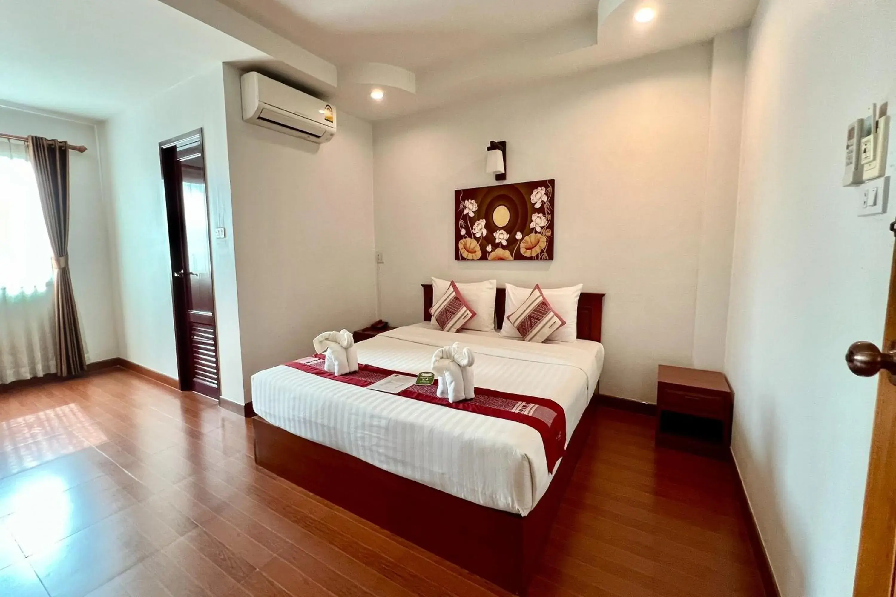 Double Room with Mountain View in Sawadeelanna Hotel Double Room with Mountain View in Sawadeelanna Hotel