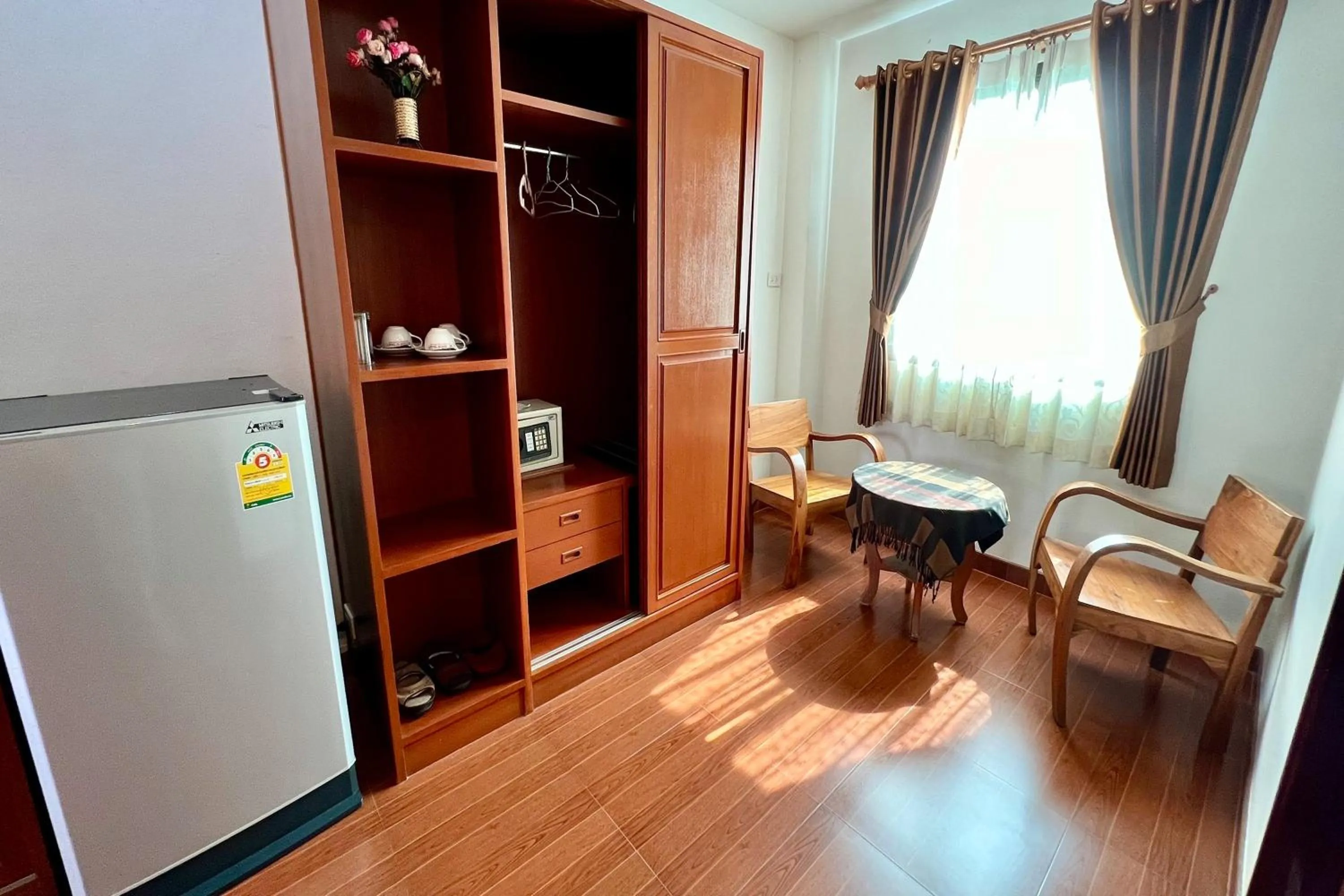 wardrobe in Sawadeelanna Hotel