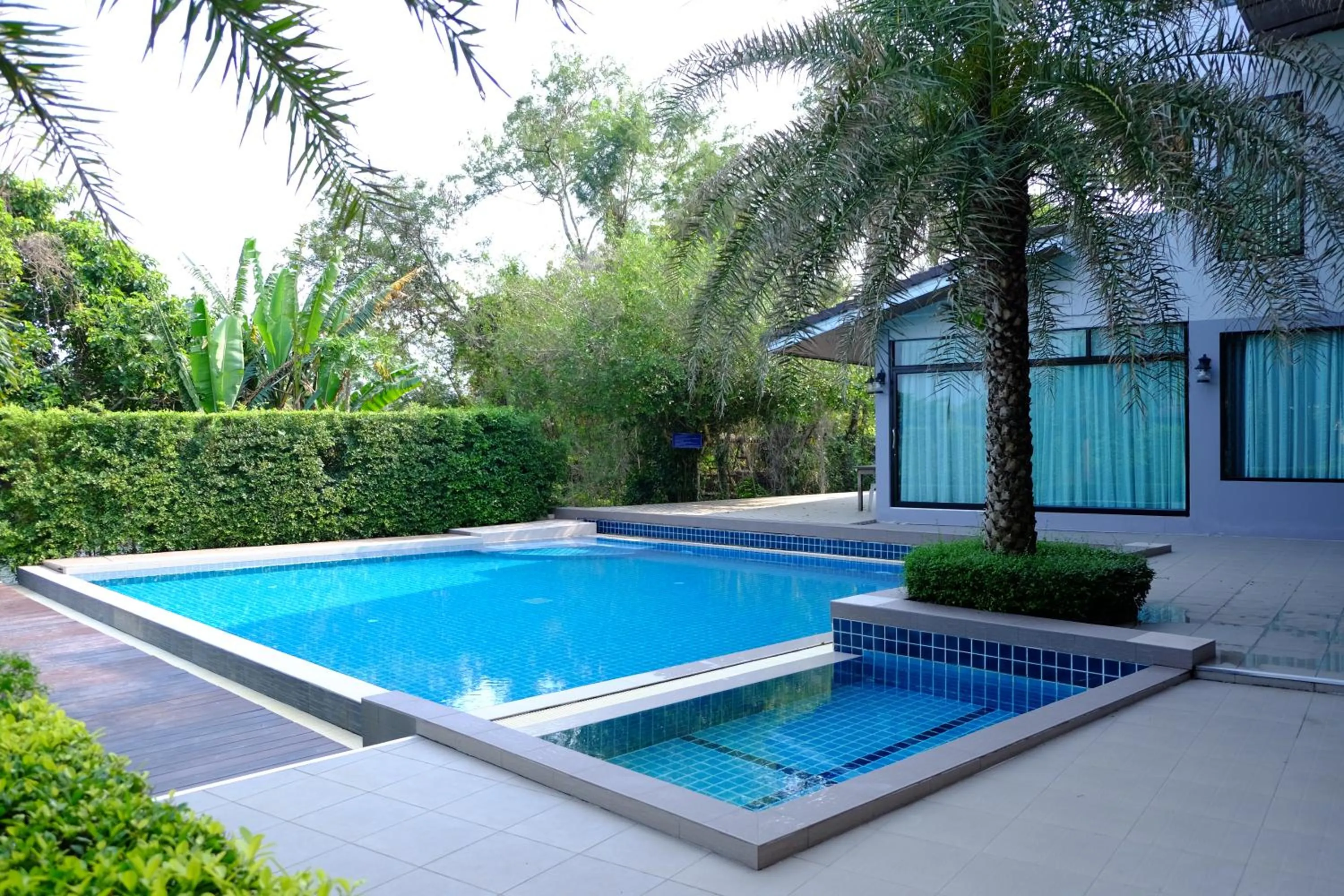 Swimming pool in Evergreen Resort Chanthaburi