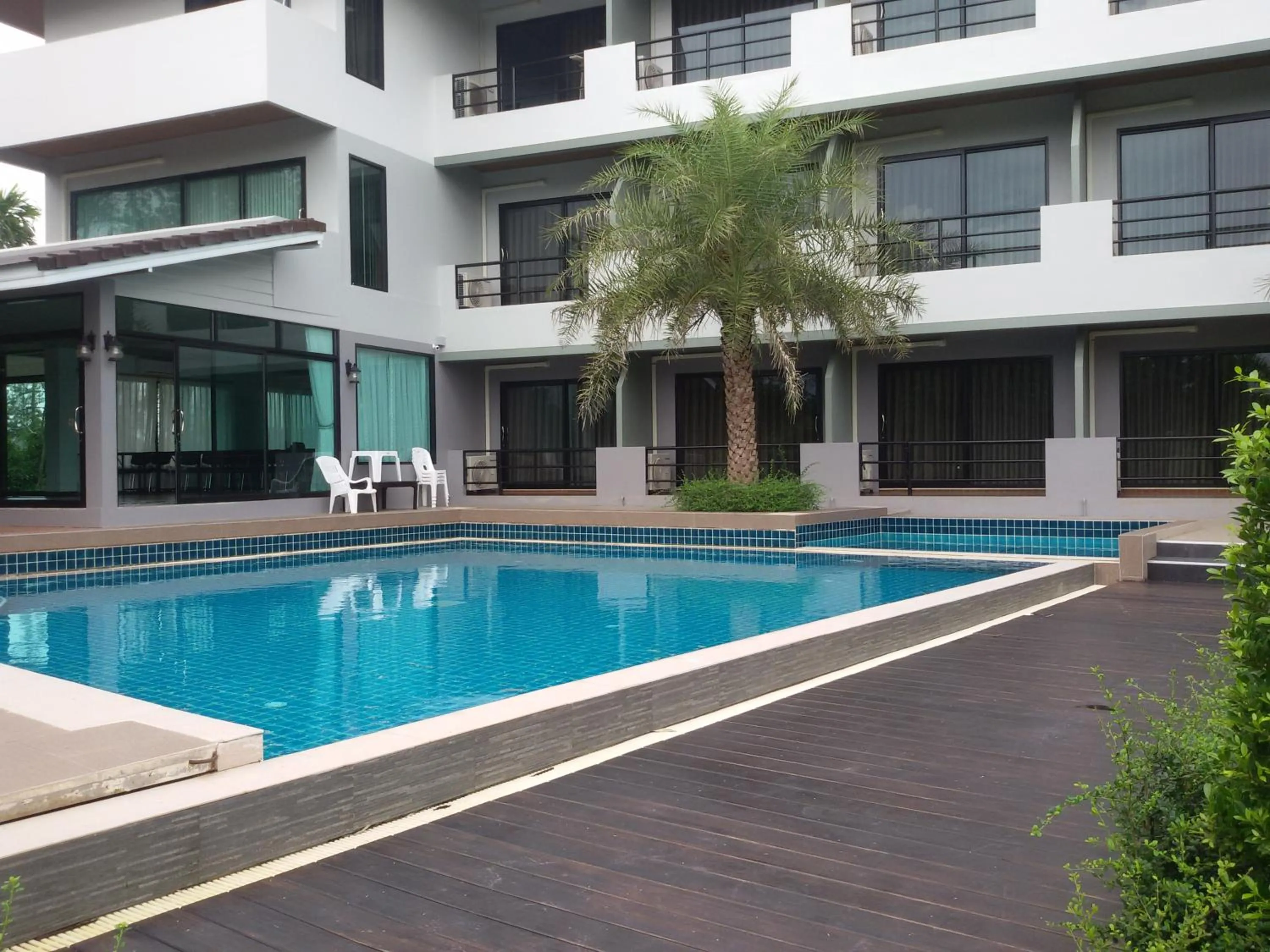 Swimming pool in Evergreen Resort Chanthaburi