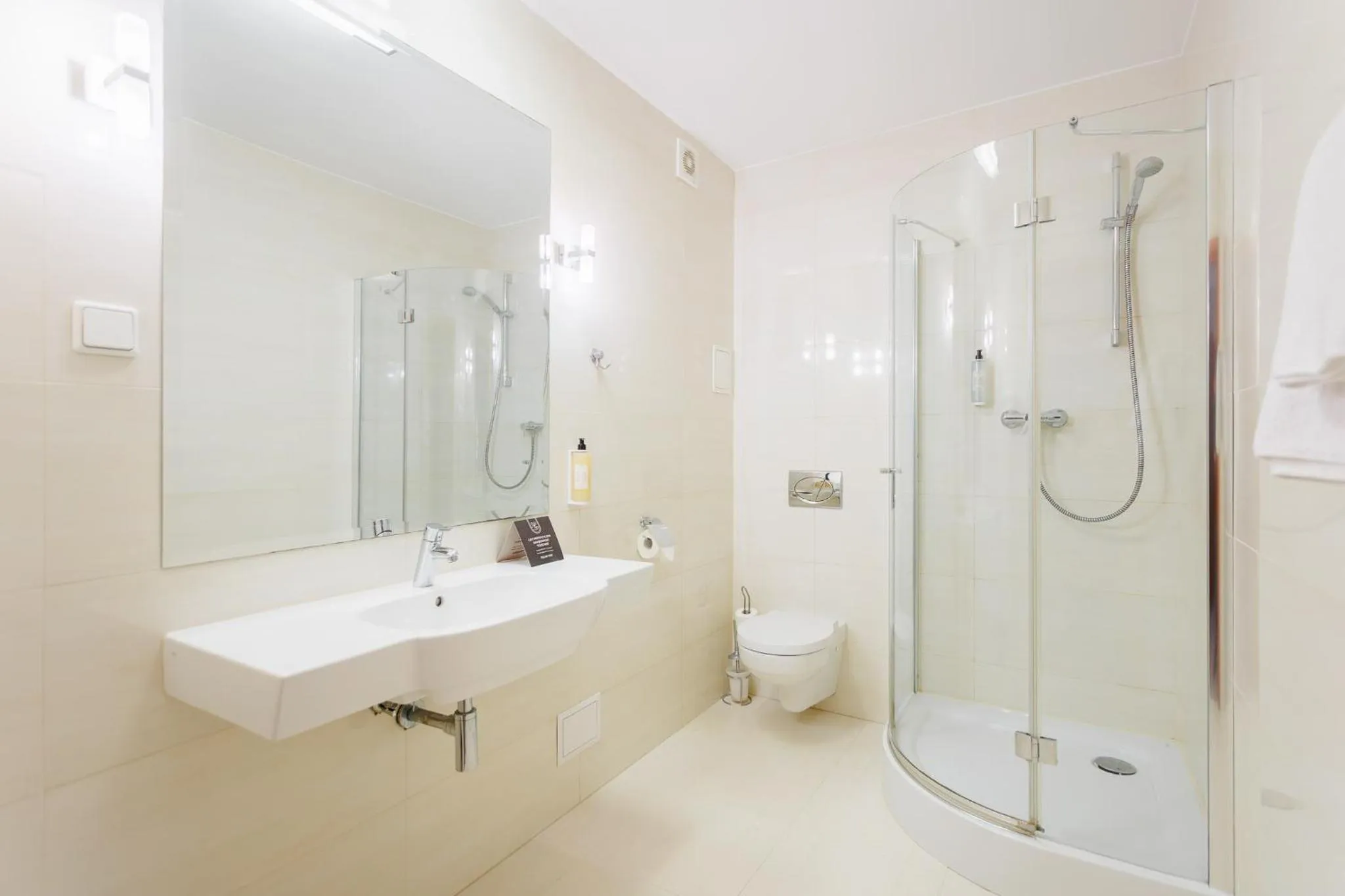 Shower in Hotel Tarnovia