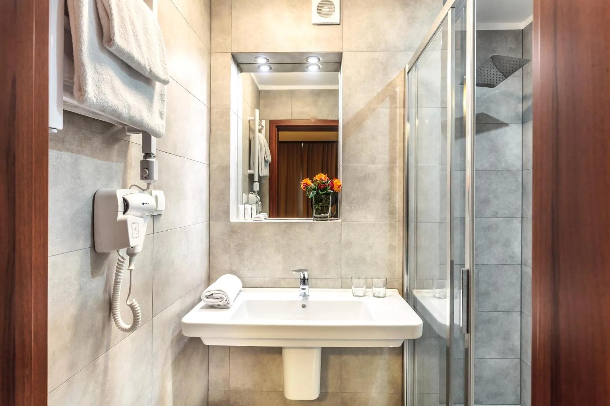 Shower in Hotel Tarnovia