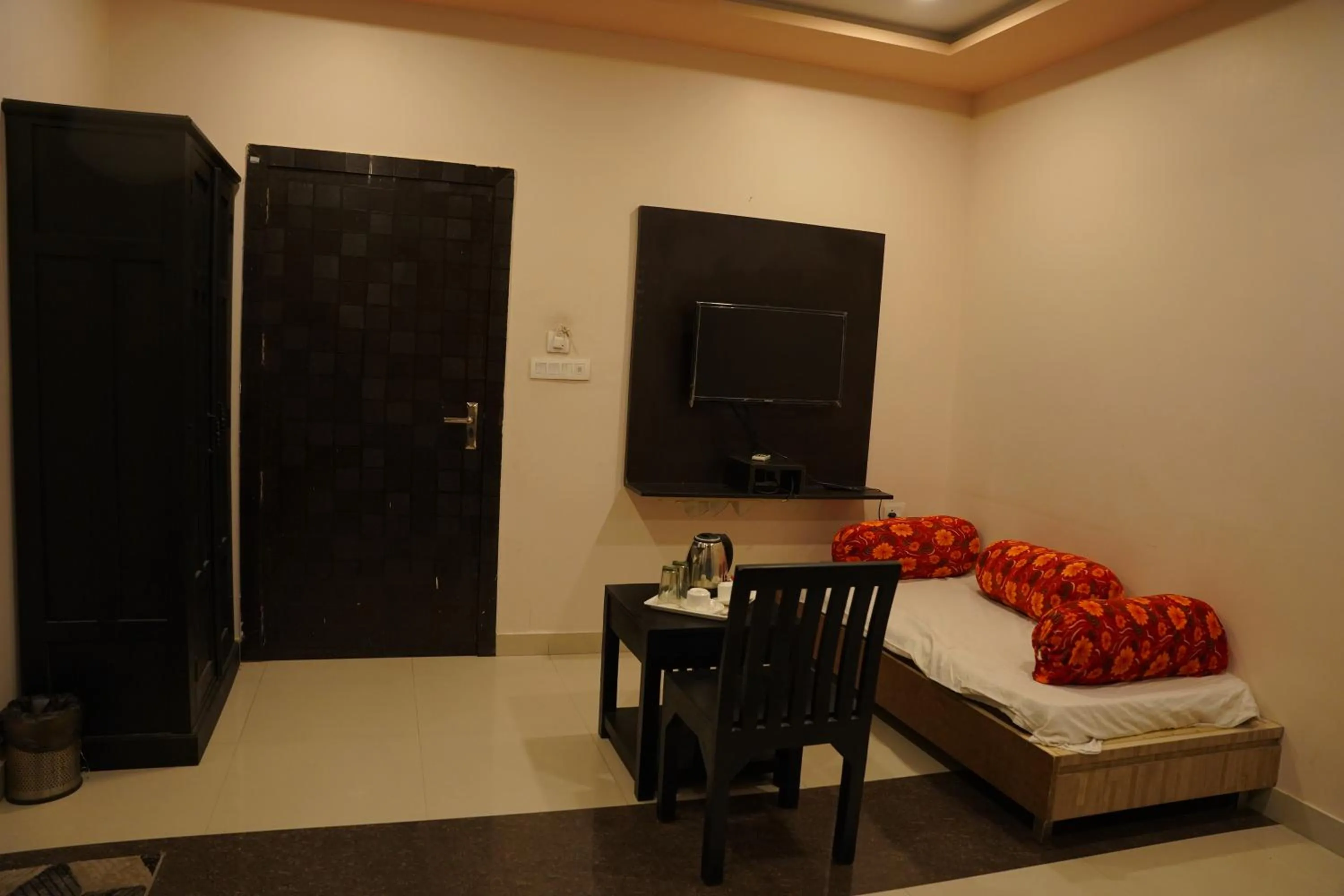 Bed in Om Heritage Haveli