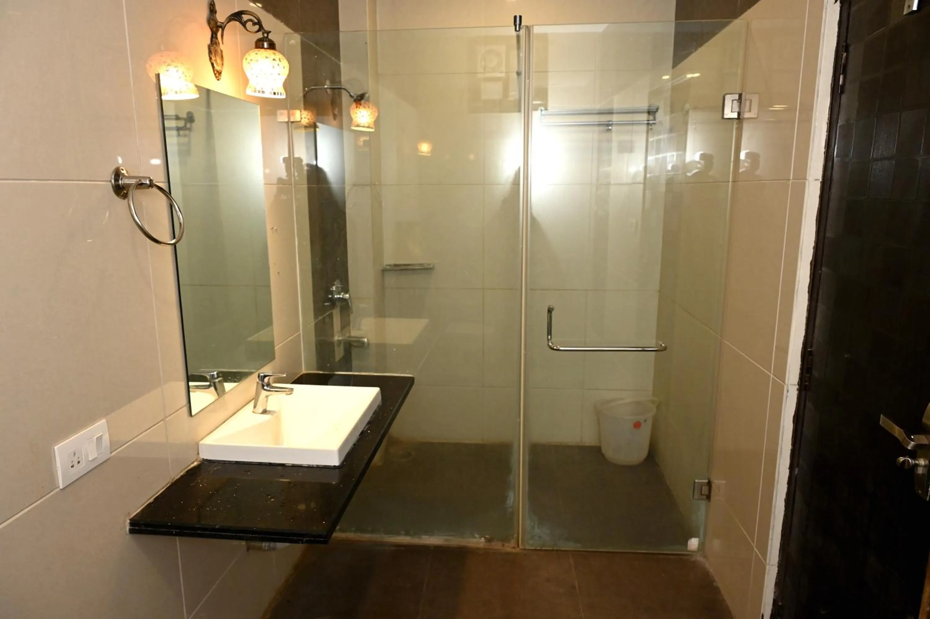 Shower in Om Heritage Haveli