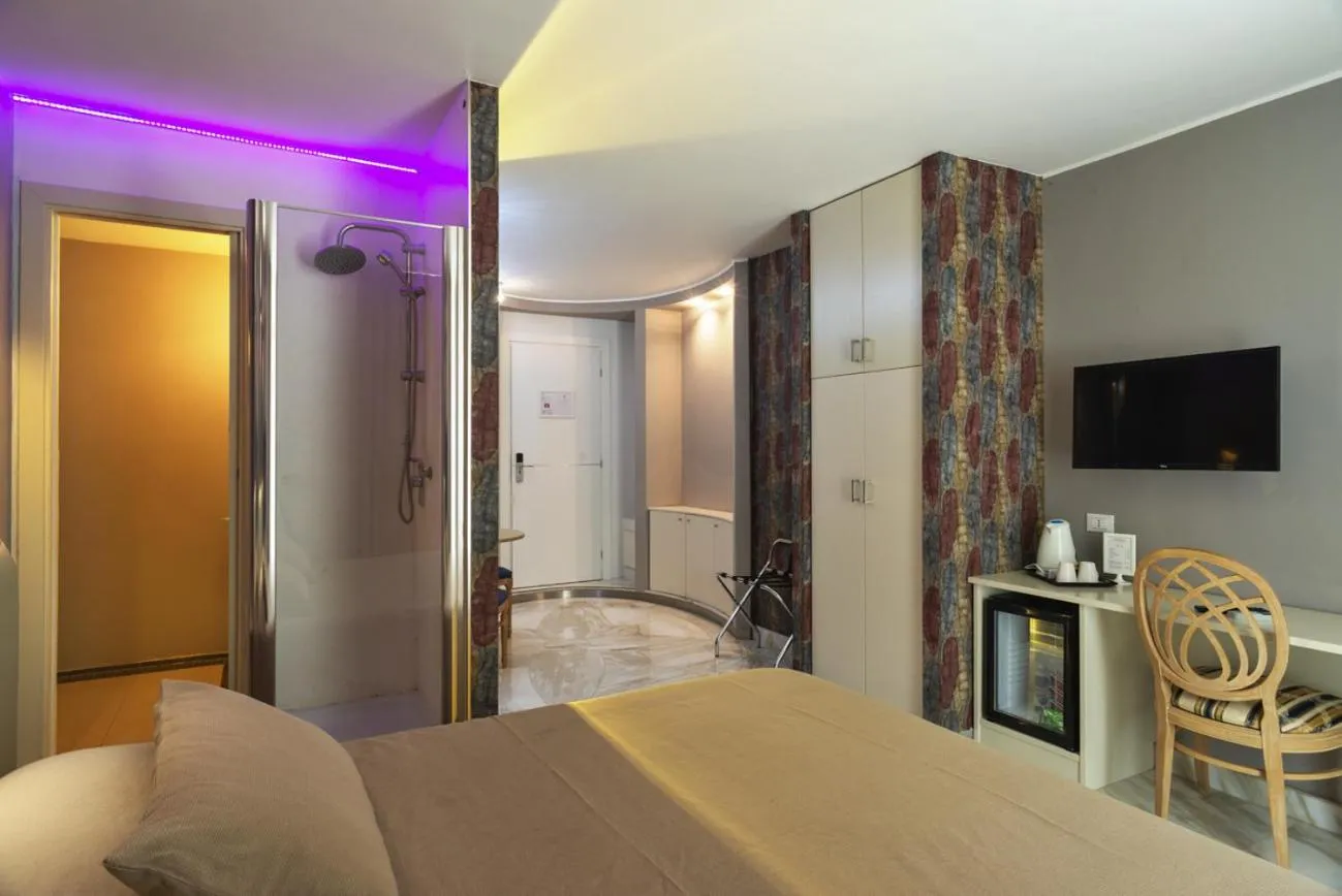 Shower, Bed in Etruria Relais and Wine