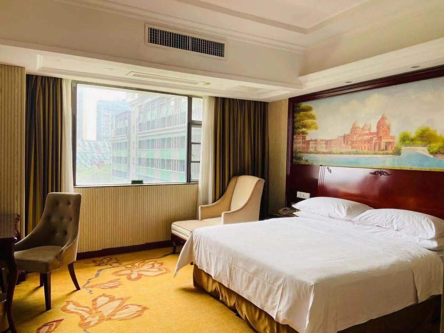 Bed in Vienna Hotel Foshan Nanhai City Square