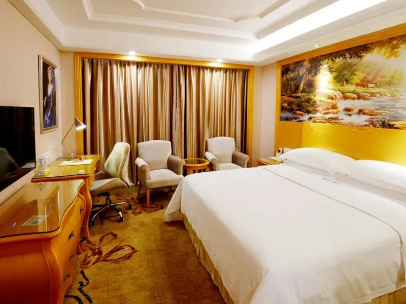 Bed in Vienna International Hotel Shenzhen Guangming Avenue