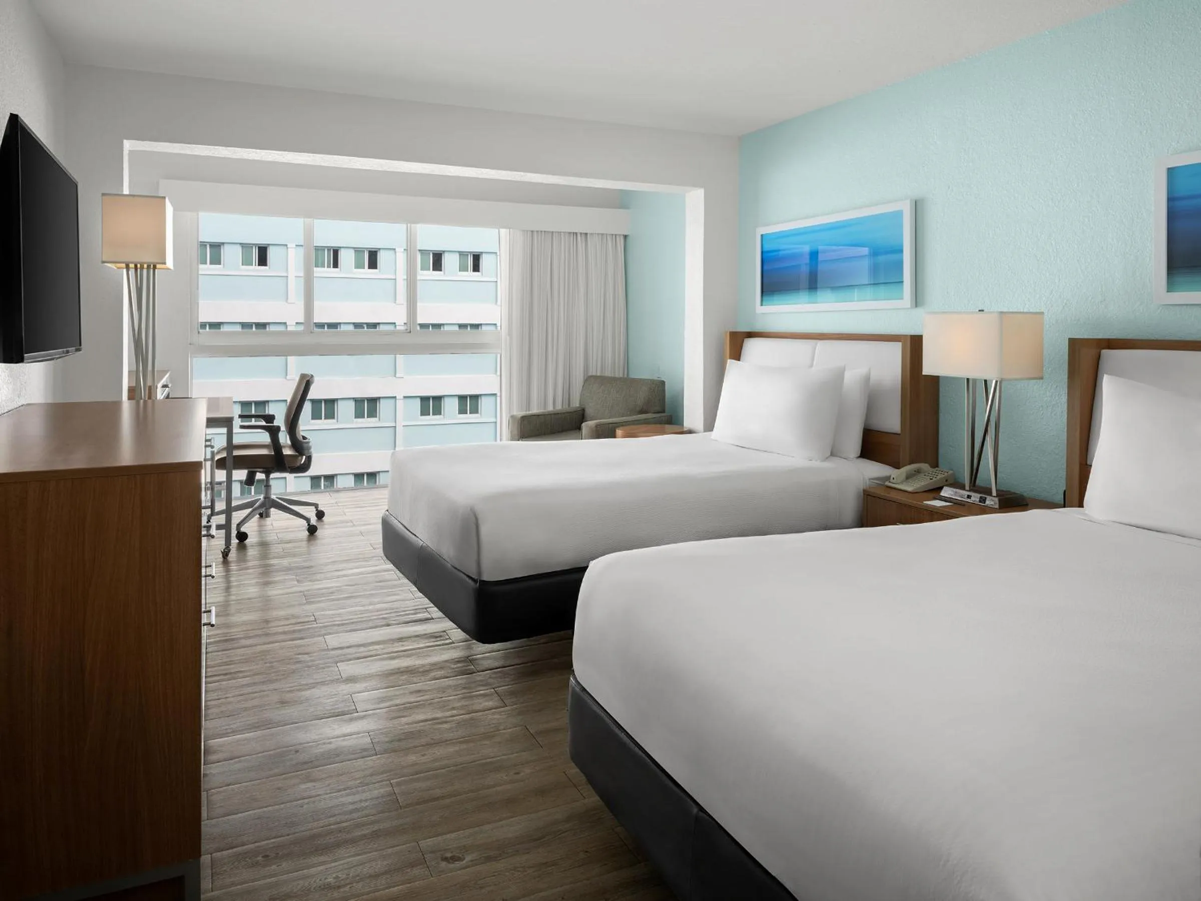 Photo of the whole room, Bed in Courtyard by Marriott Nassau Downtown/Junkanoo Beach