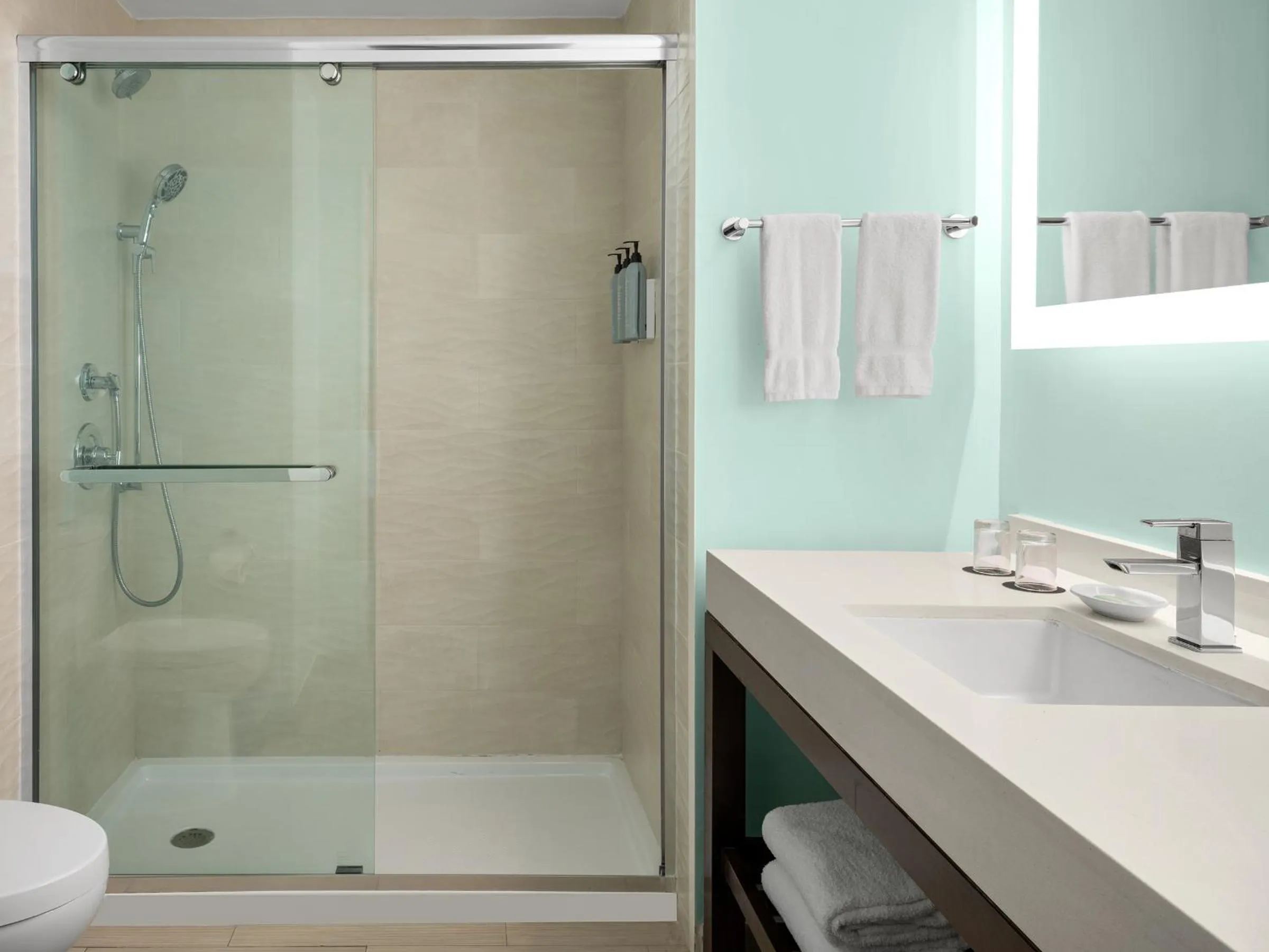 Bathroom in Courtyard by Marriott Nassau Downtown/Junkanoo Beach