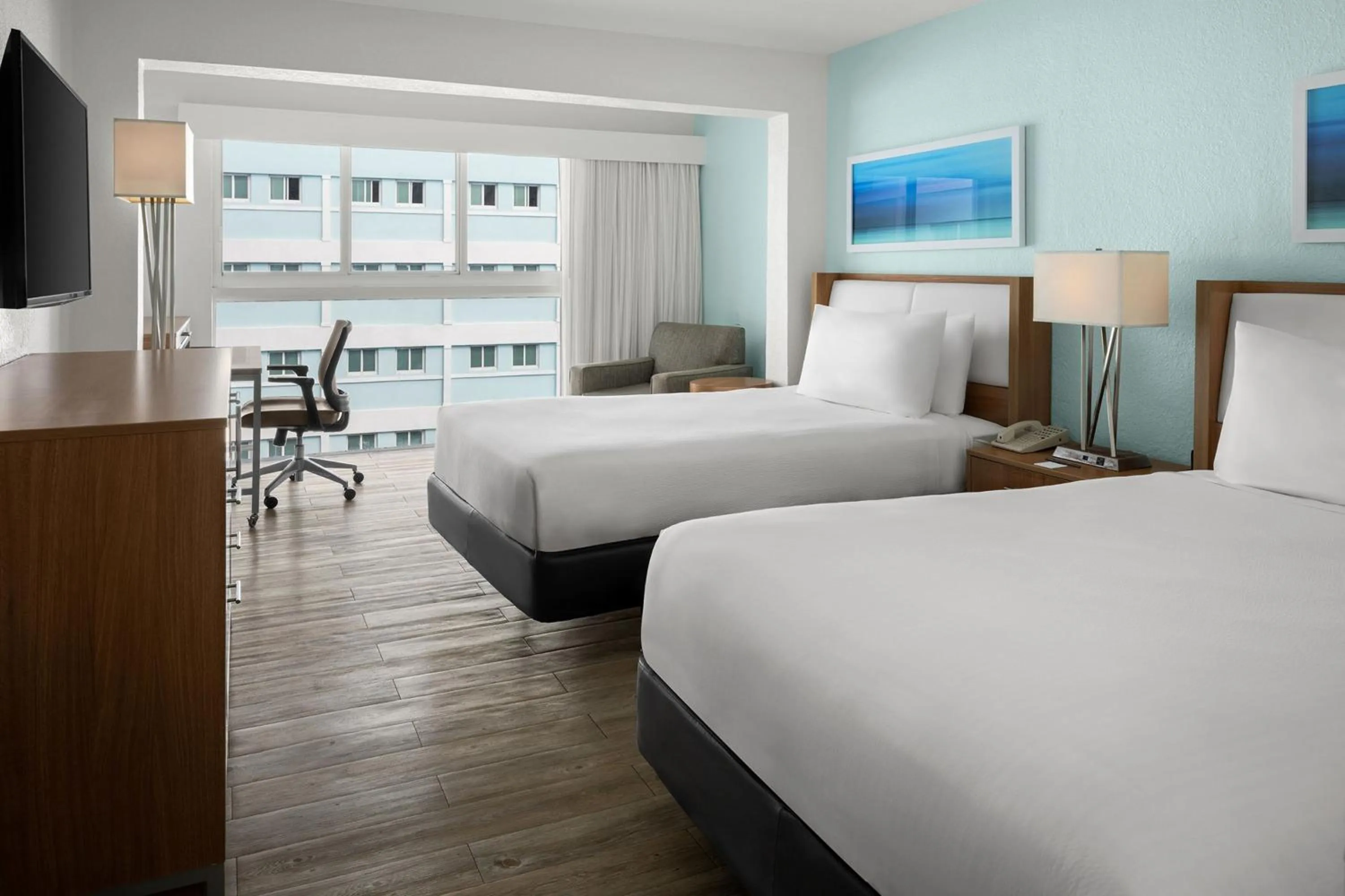 Photo of the whole room, Bed in Courtyard by Marriott Nassau Downtown/Junkanoo Beach