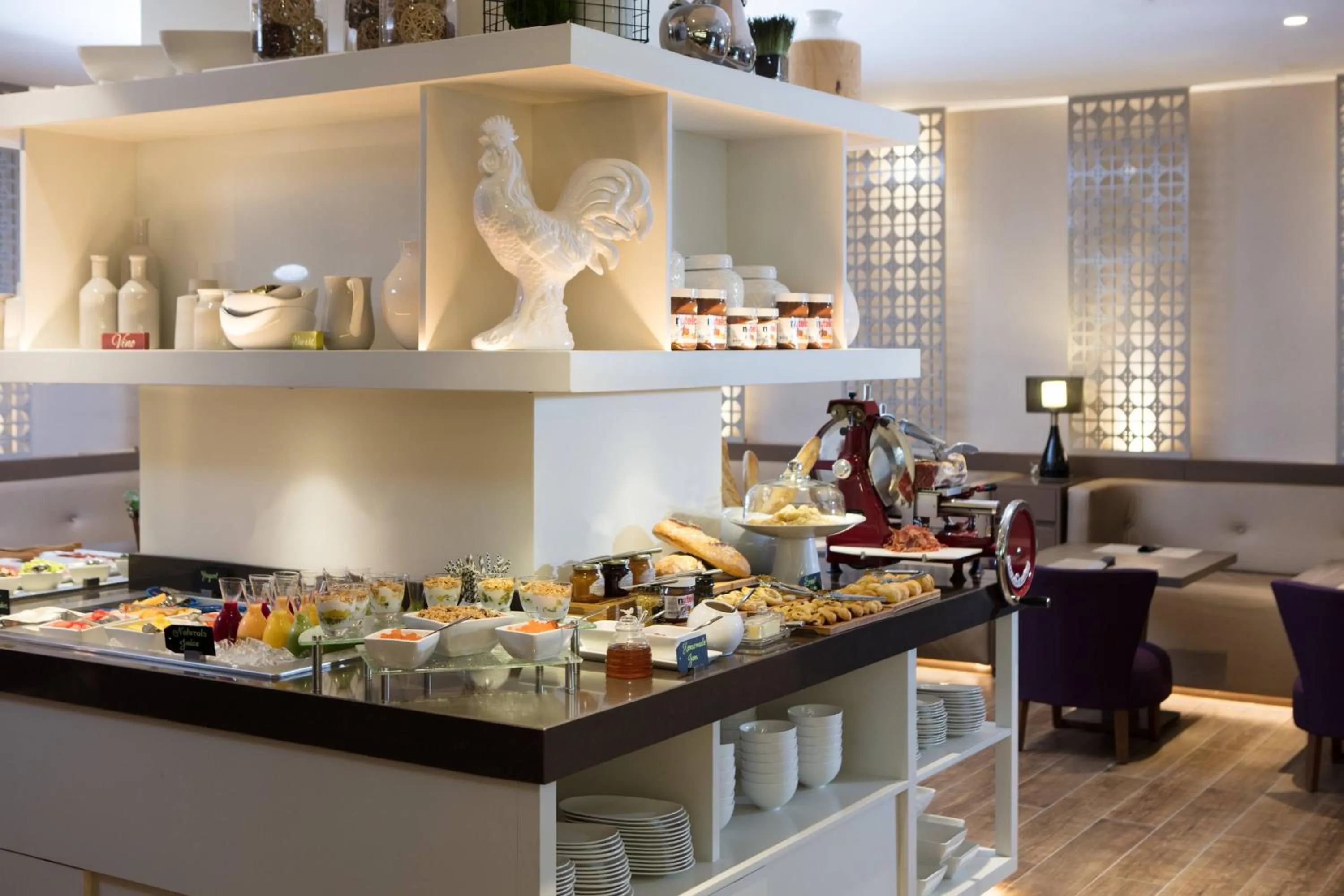 Lounge or bar in AC Hotel by Marriott Panama City