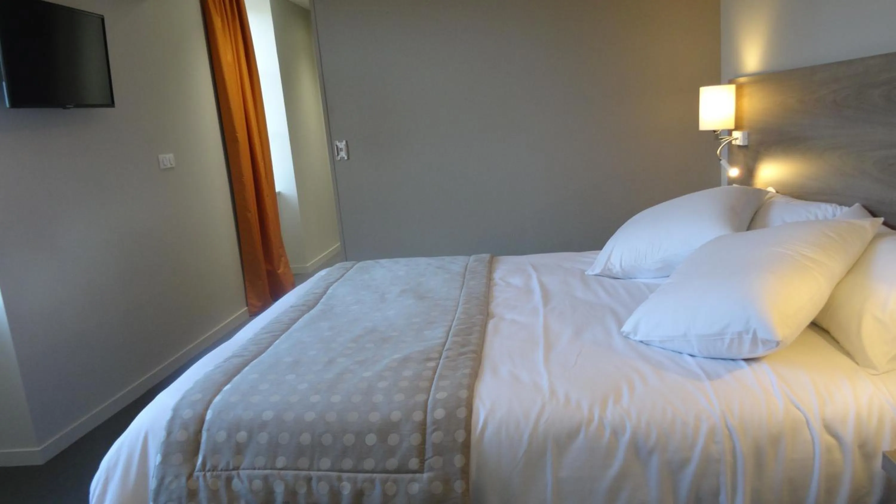 Bedroom, Bed in Parc Hôtel Pompadour