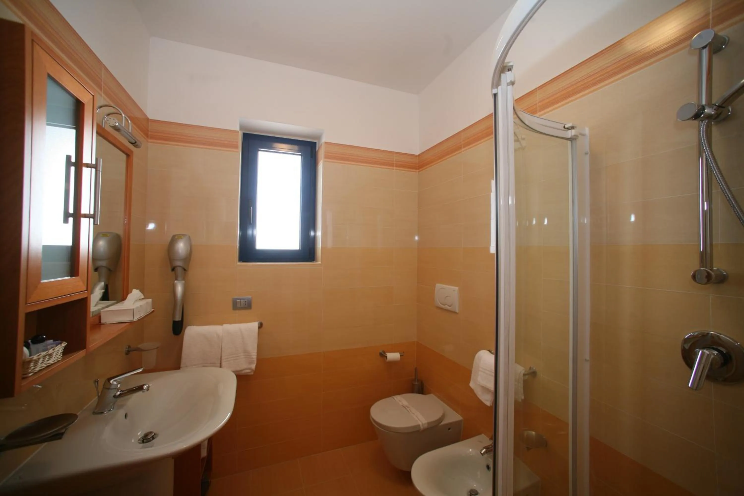 Bathroom in Hotel Yria