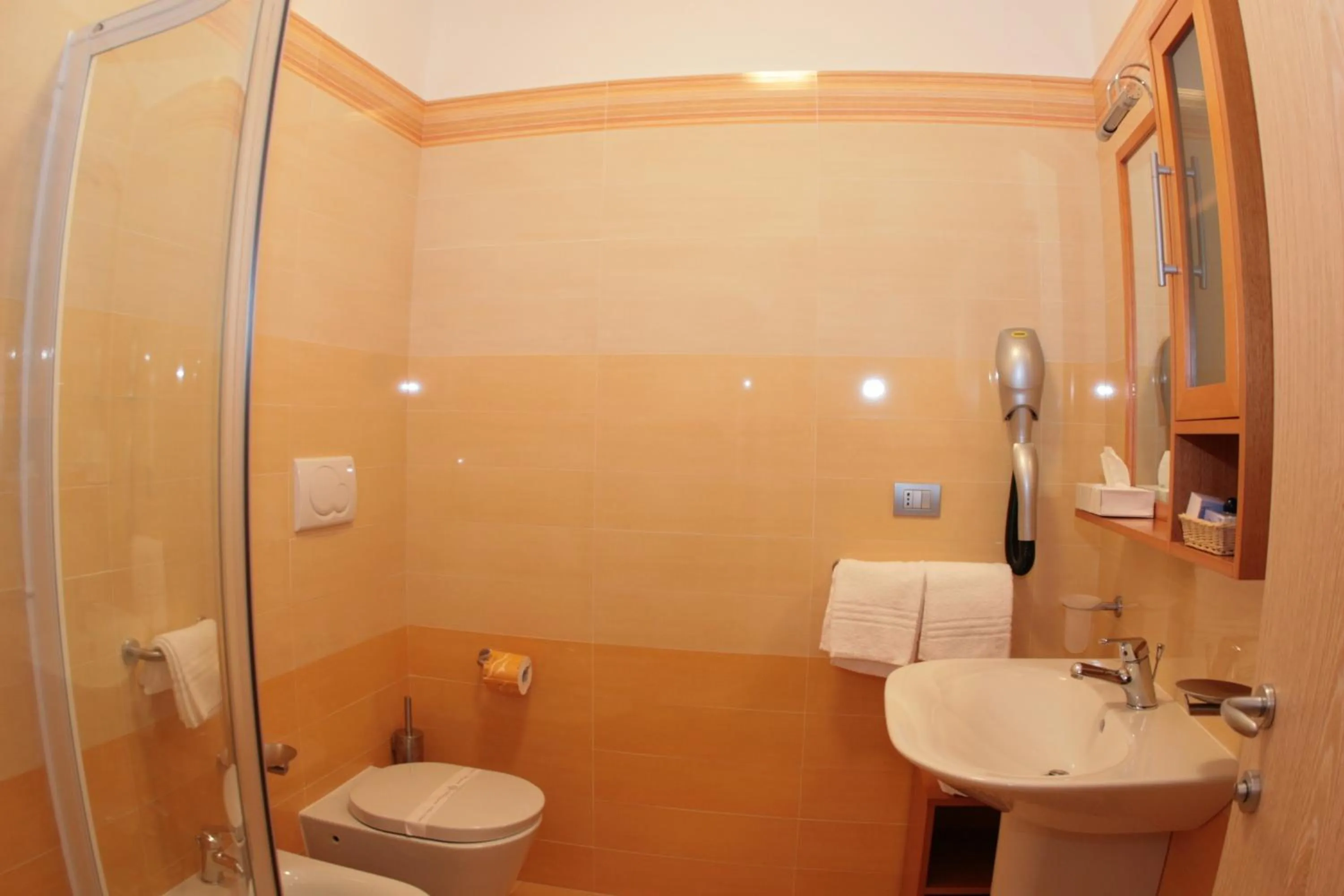 Bathroom in Hotel Yria