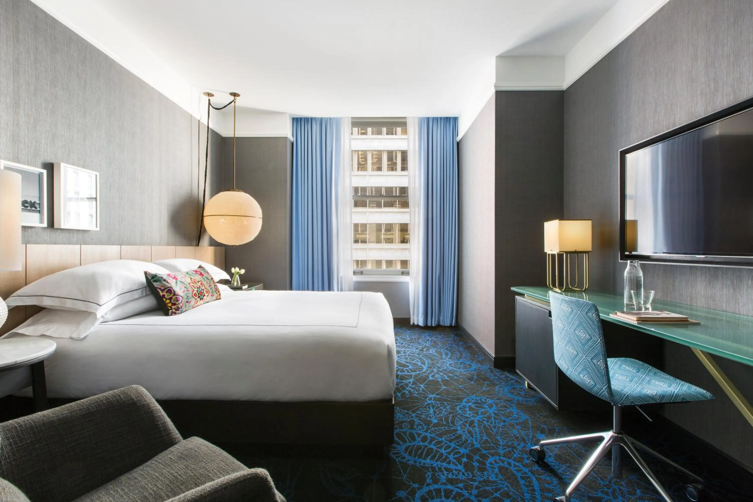 Photo of the whole room, Bed in Kimpton Gray Hotel Chicago by IHG