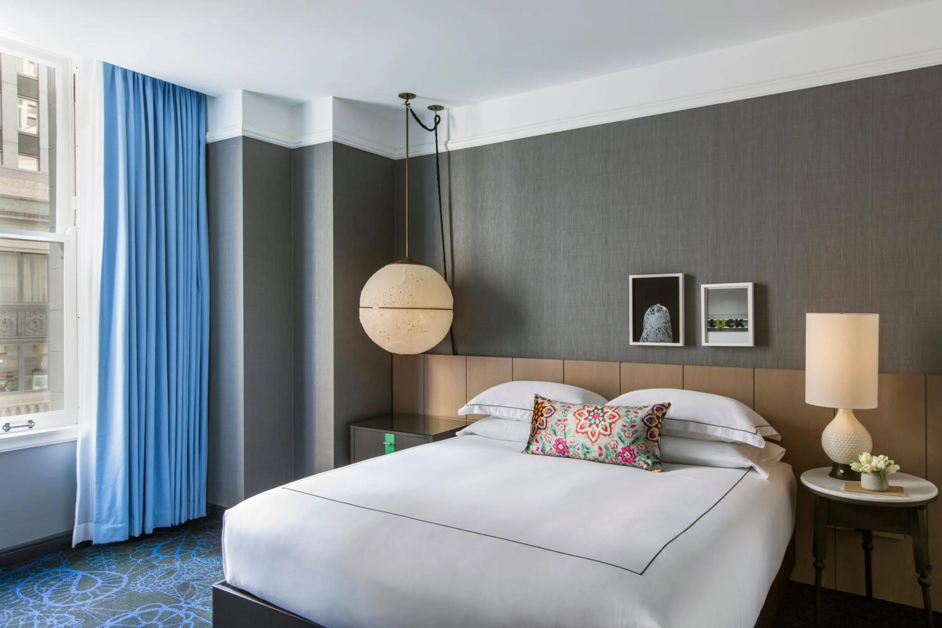 Photo of the whole room, Bed in Kimpton Gray Hotel Chicago by IHG