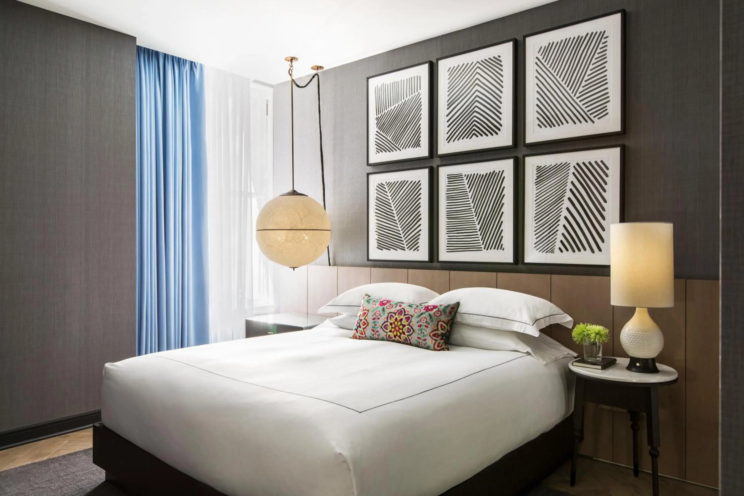Photo of the whole room, Bed in Kimpton Gray Hotel Chicago by IHG