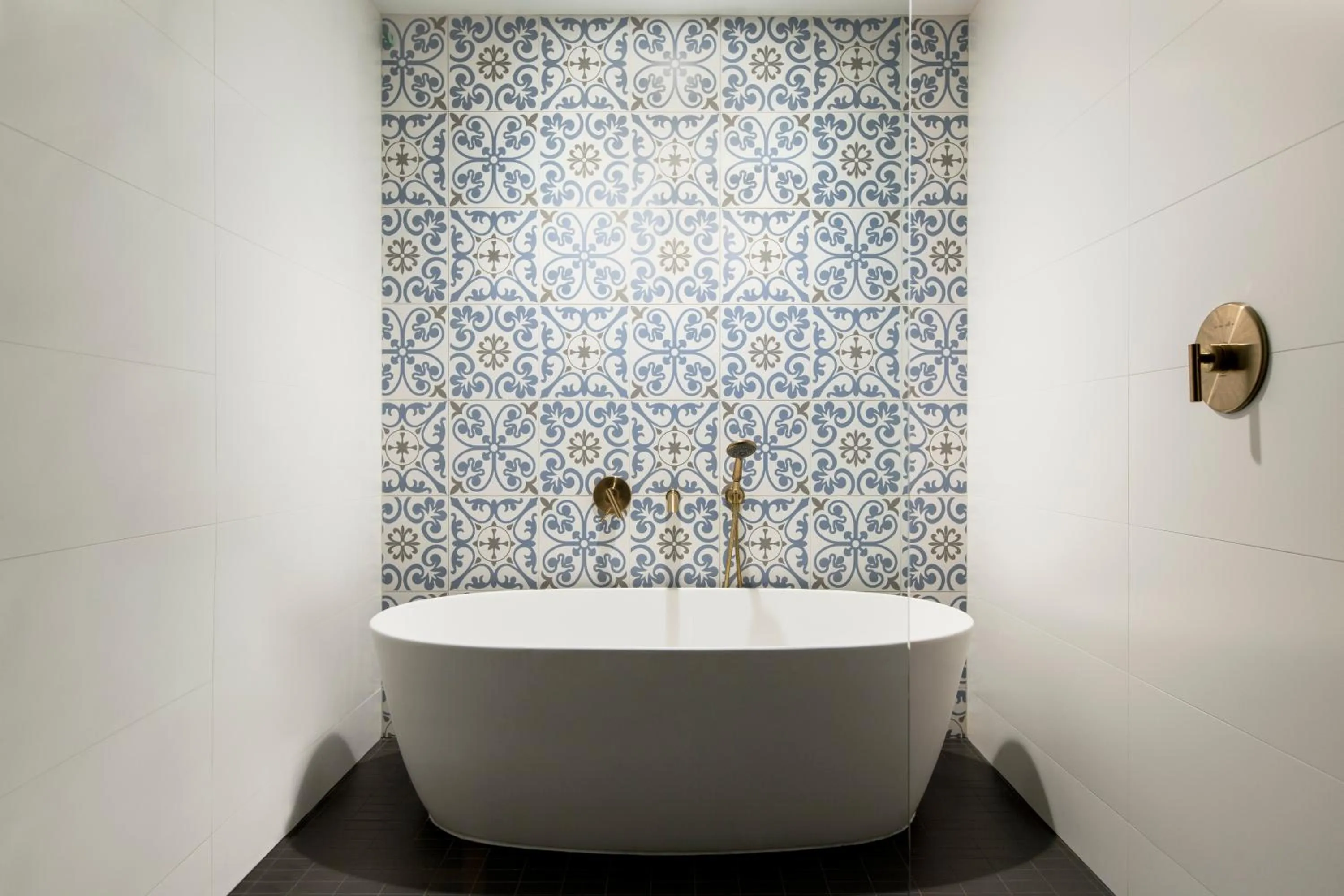 Photo of the whole room in Kimpton Gray Hotel Chicago by IHG