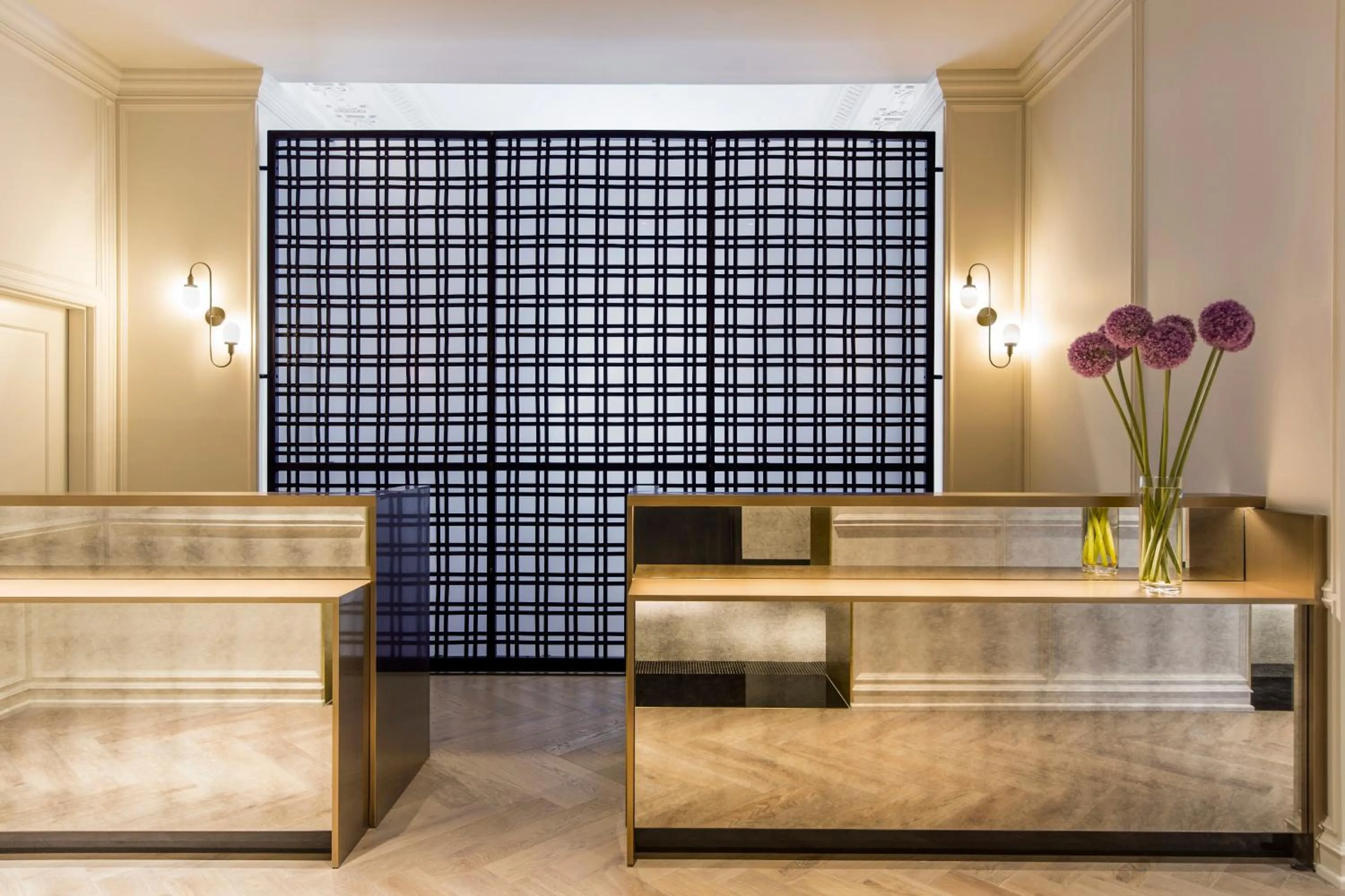 Property building in Kimpton Gray Hotel Chicago by IHG