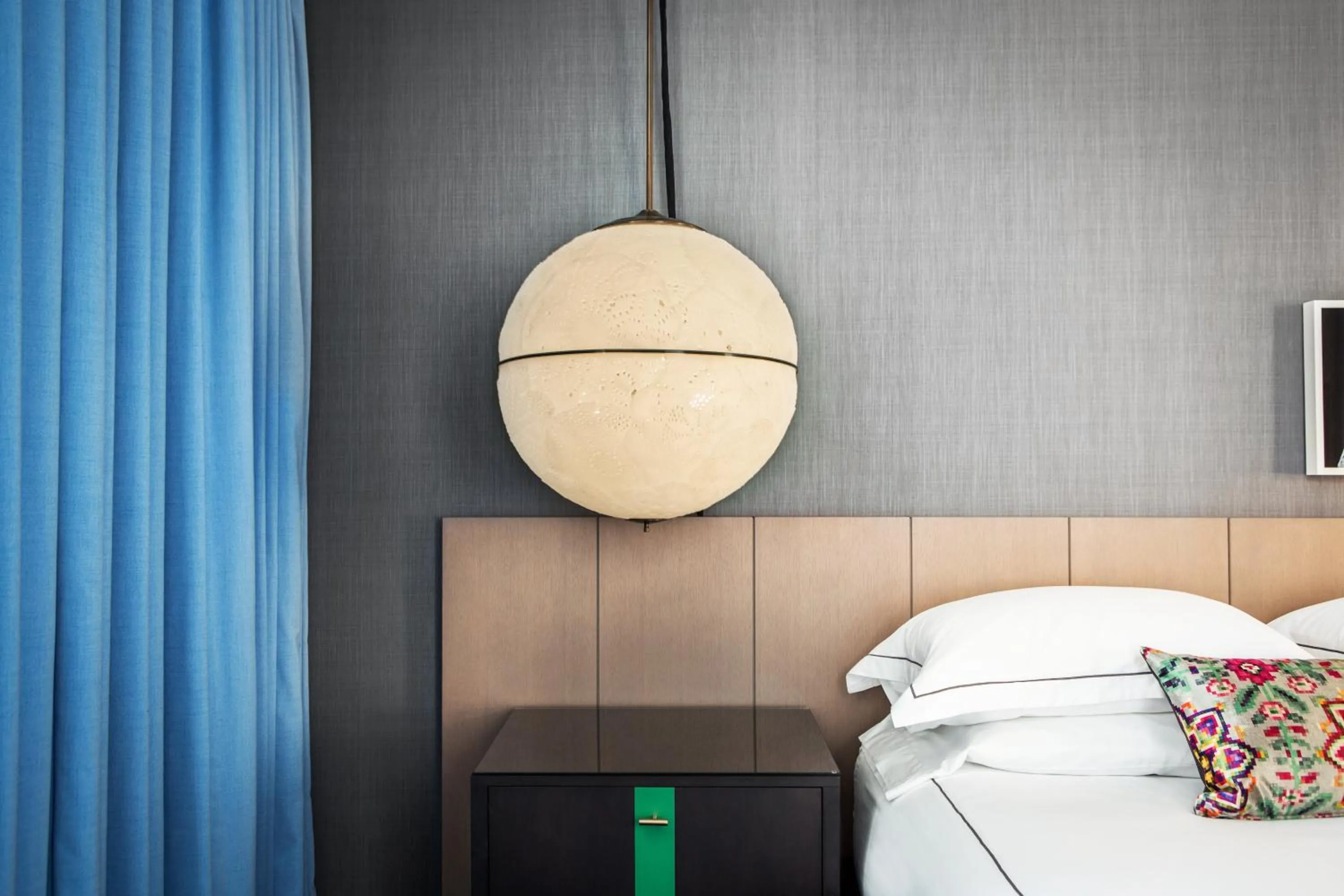 Photo of the whole room, Bed in Kimpton Gray Hotel Chicago by IHG