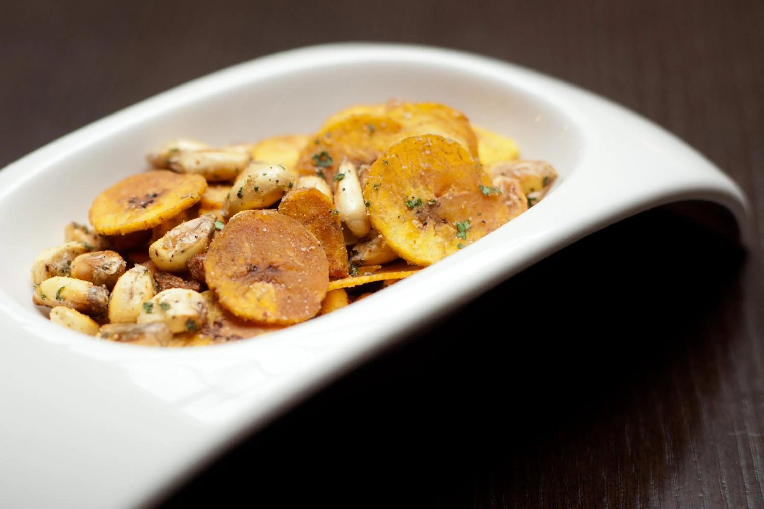 Lounge or bar in Kimpton Gray Hotel Chicago by IHG