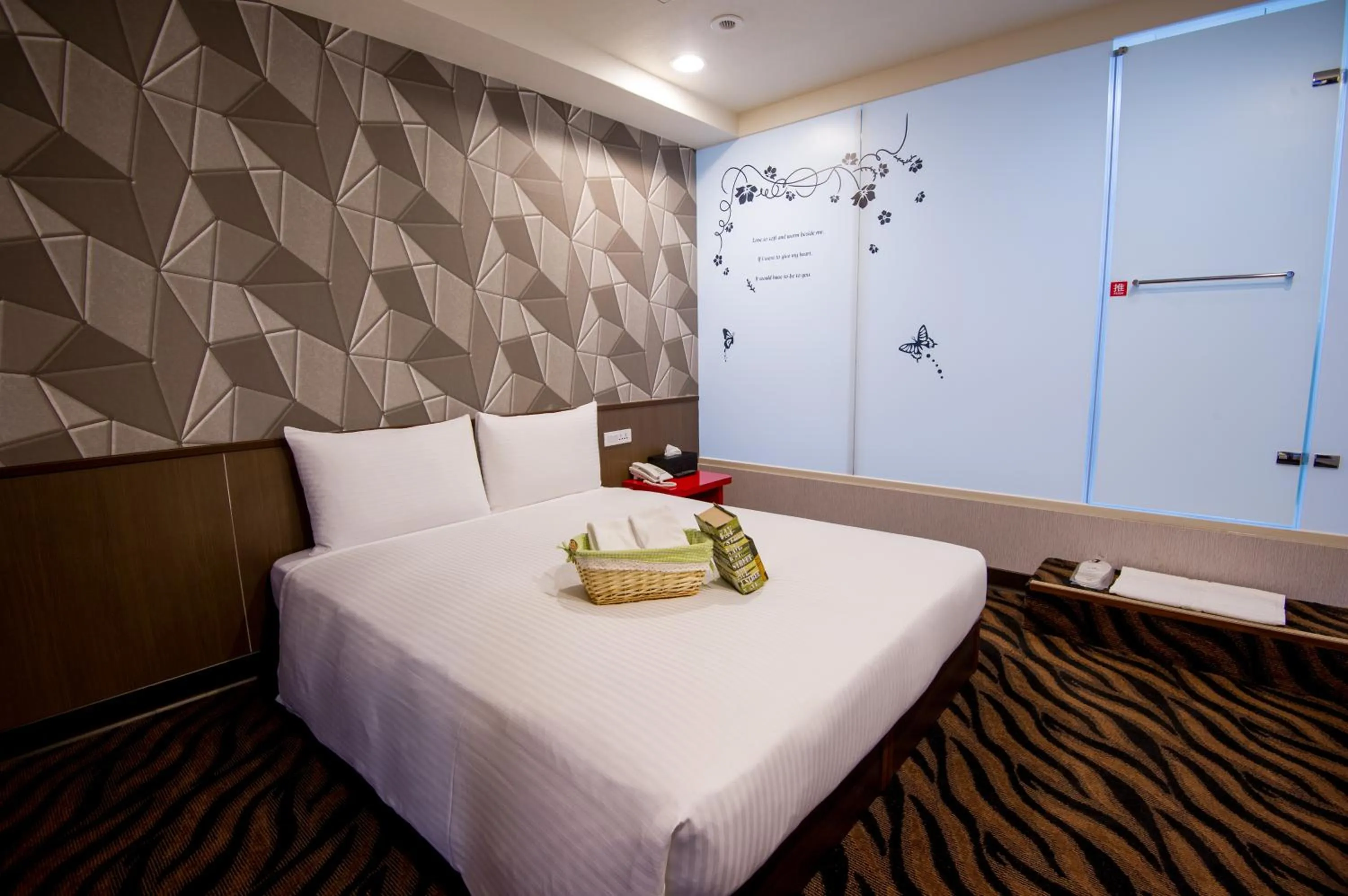 Bedroom, Bed in Hotel 6 - ZhongHua