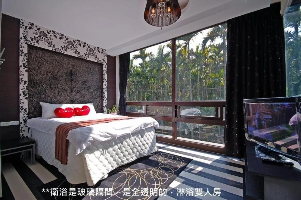 Shower, Bed in Full House Homestay