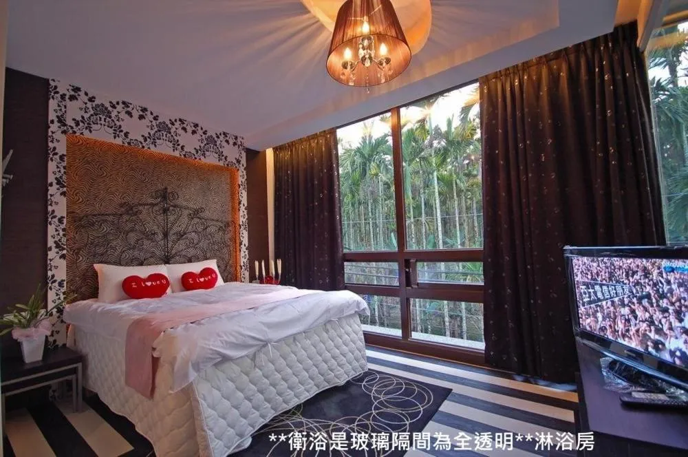 Shower, Bed in Full House Homestay