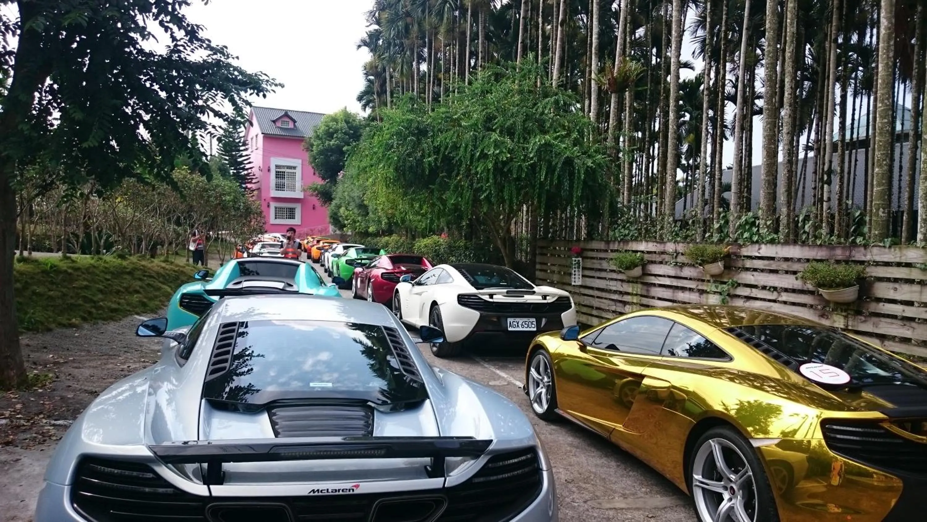 Logo/Certificate/Sign in Full House Homestay