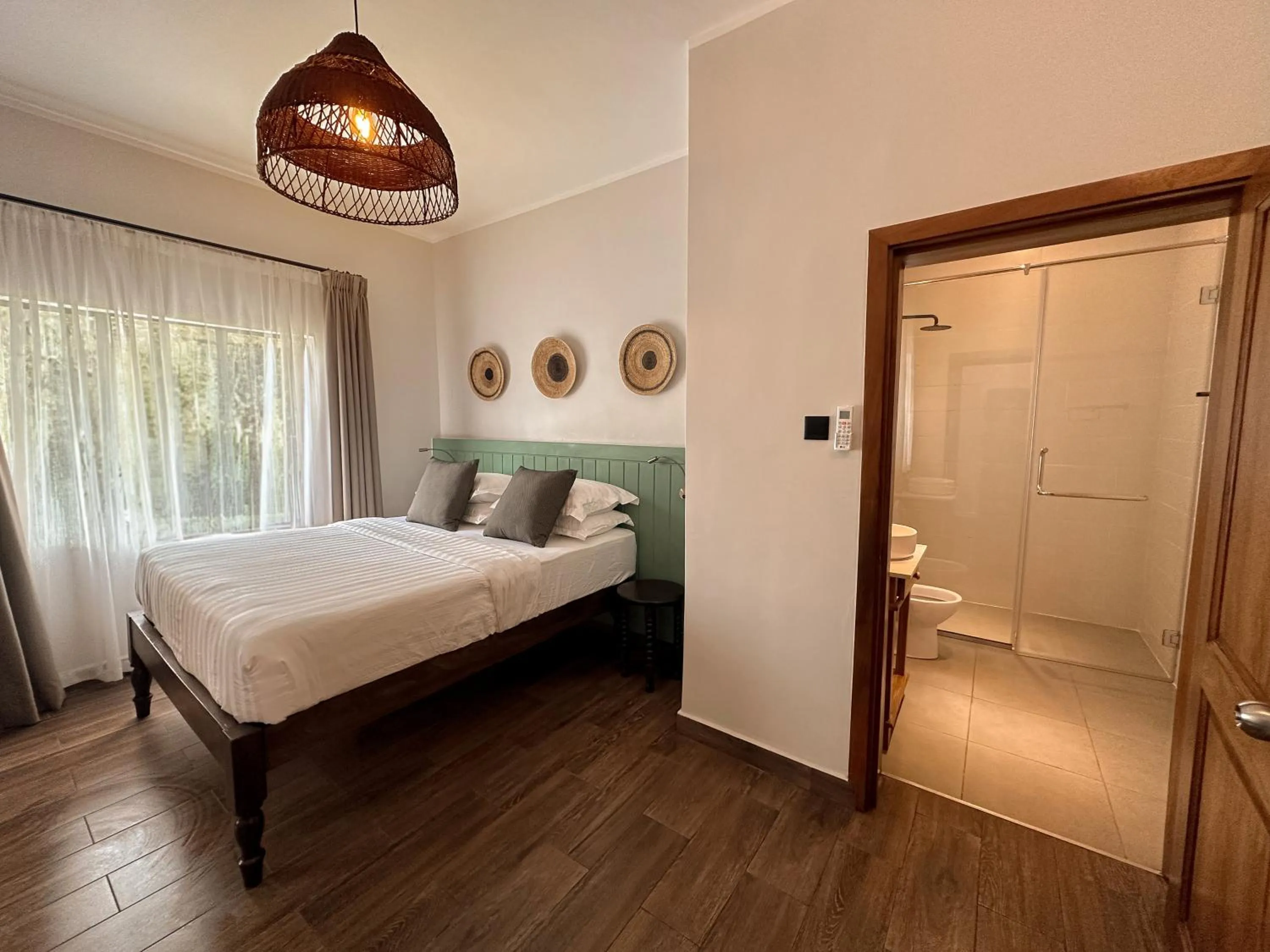 Property building, Bed in Brubru Lodge