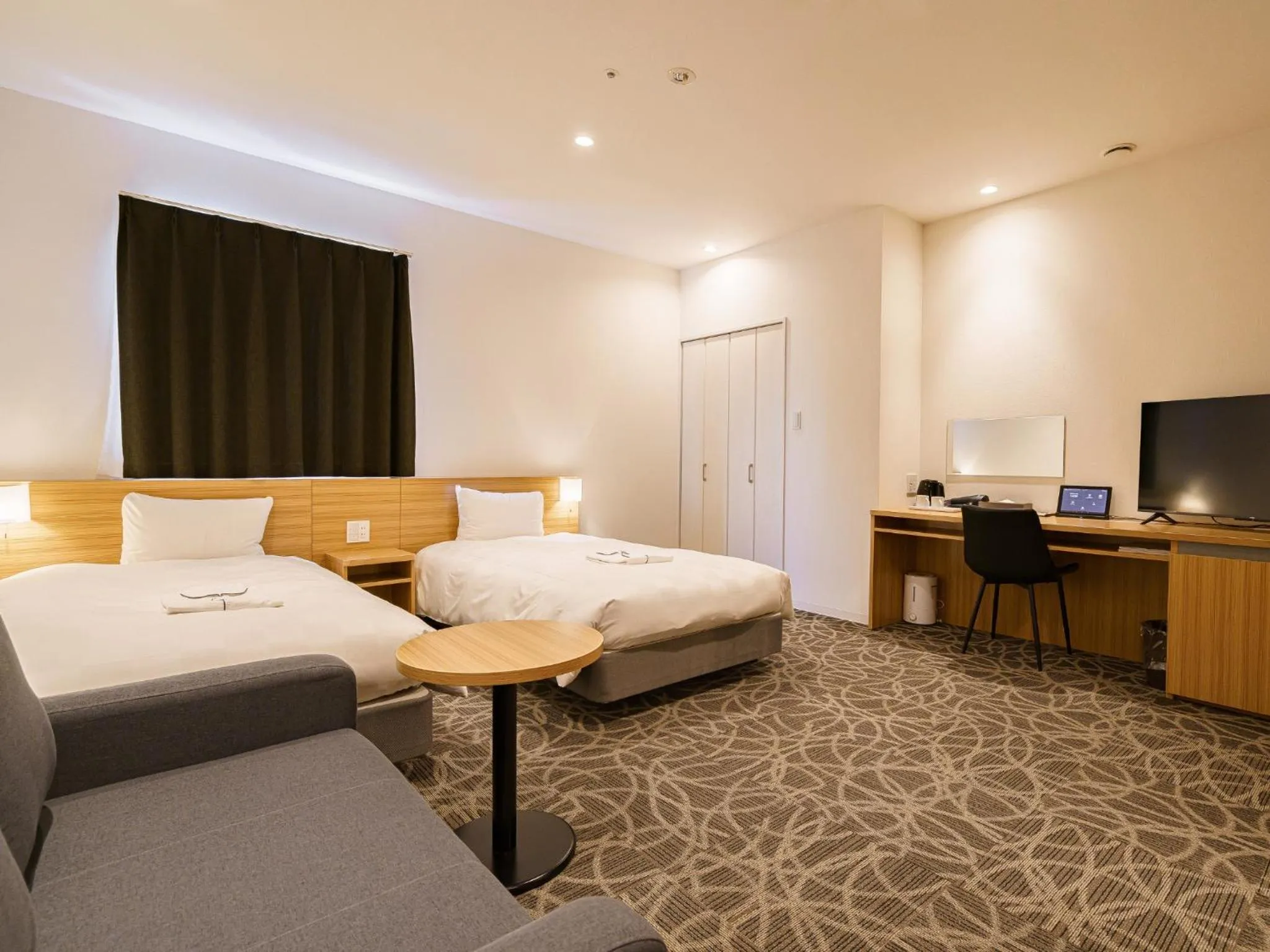 Bedroom, Bed in Sakura Garden Hotel