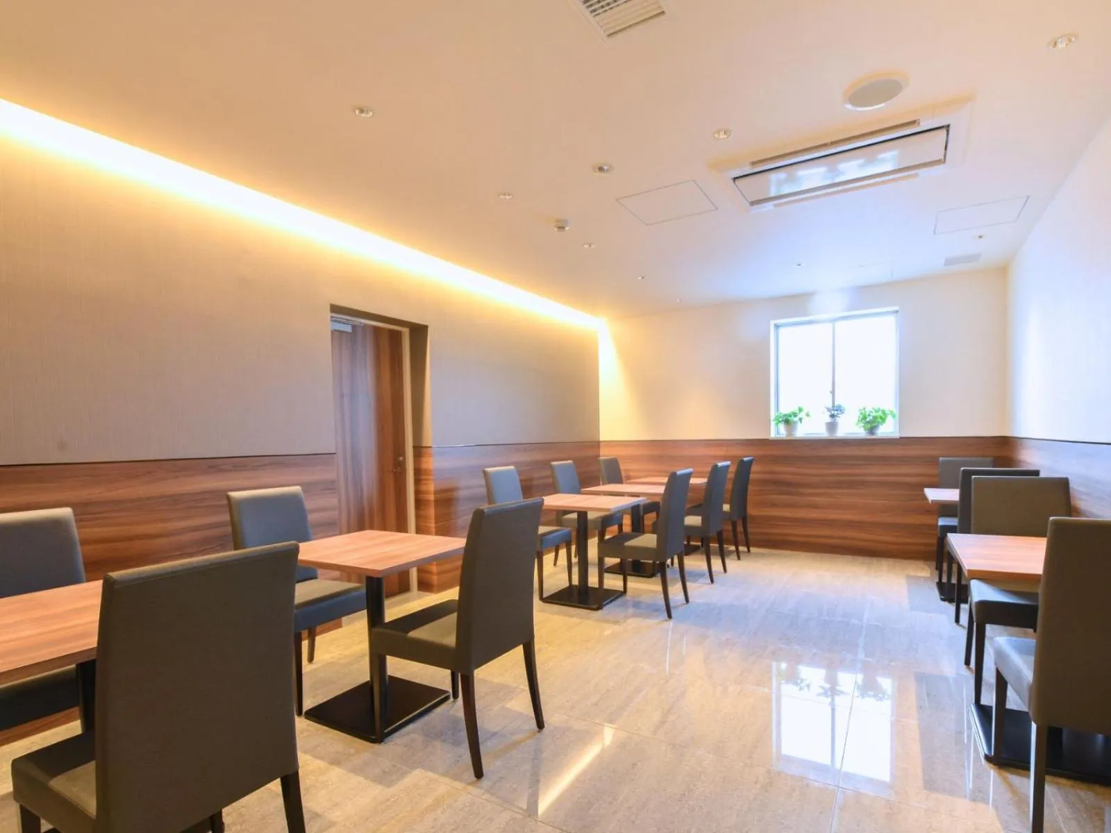 Restaurant/places to eat in Sakura Garden Hotel