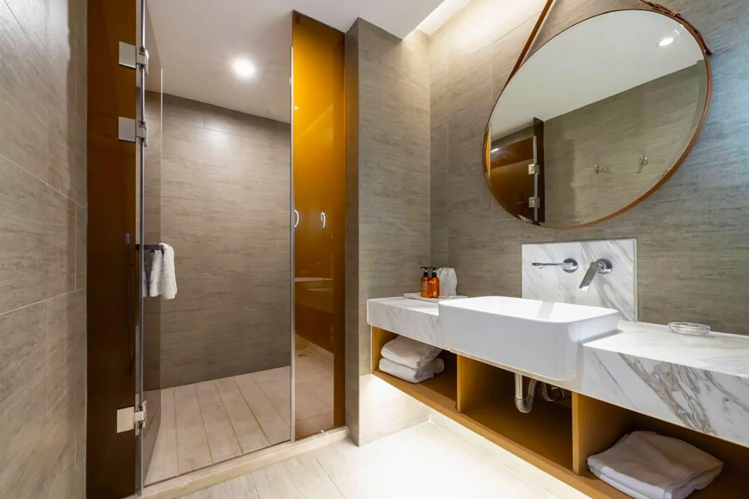 Bathroom in National Jade Hotel