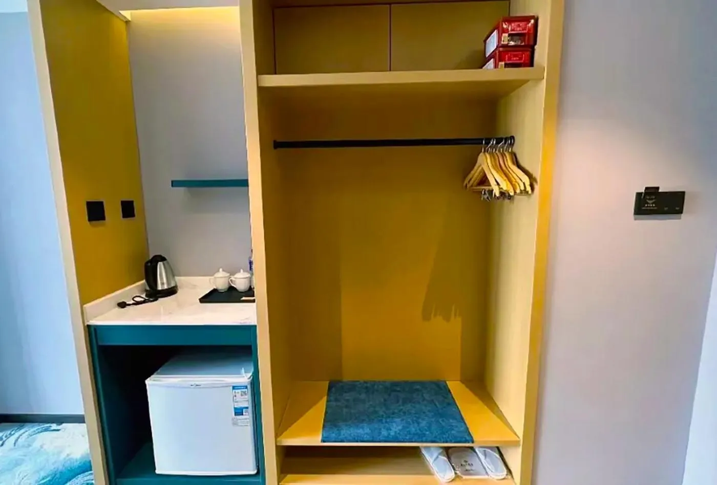 wardrobe in National Jade Hotel