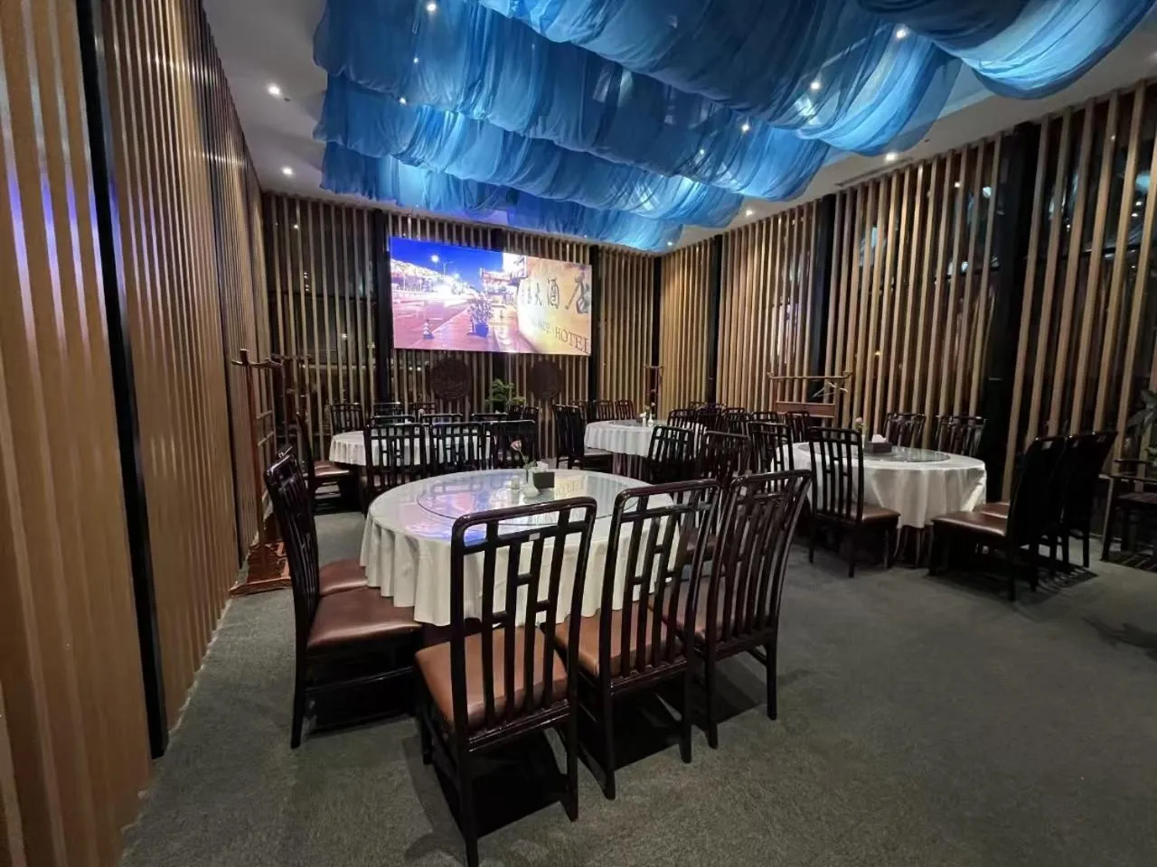 Restaurant/places to eat in National Jade Hotel