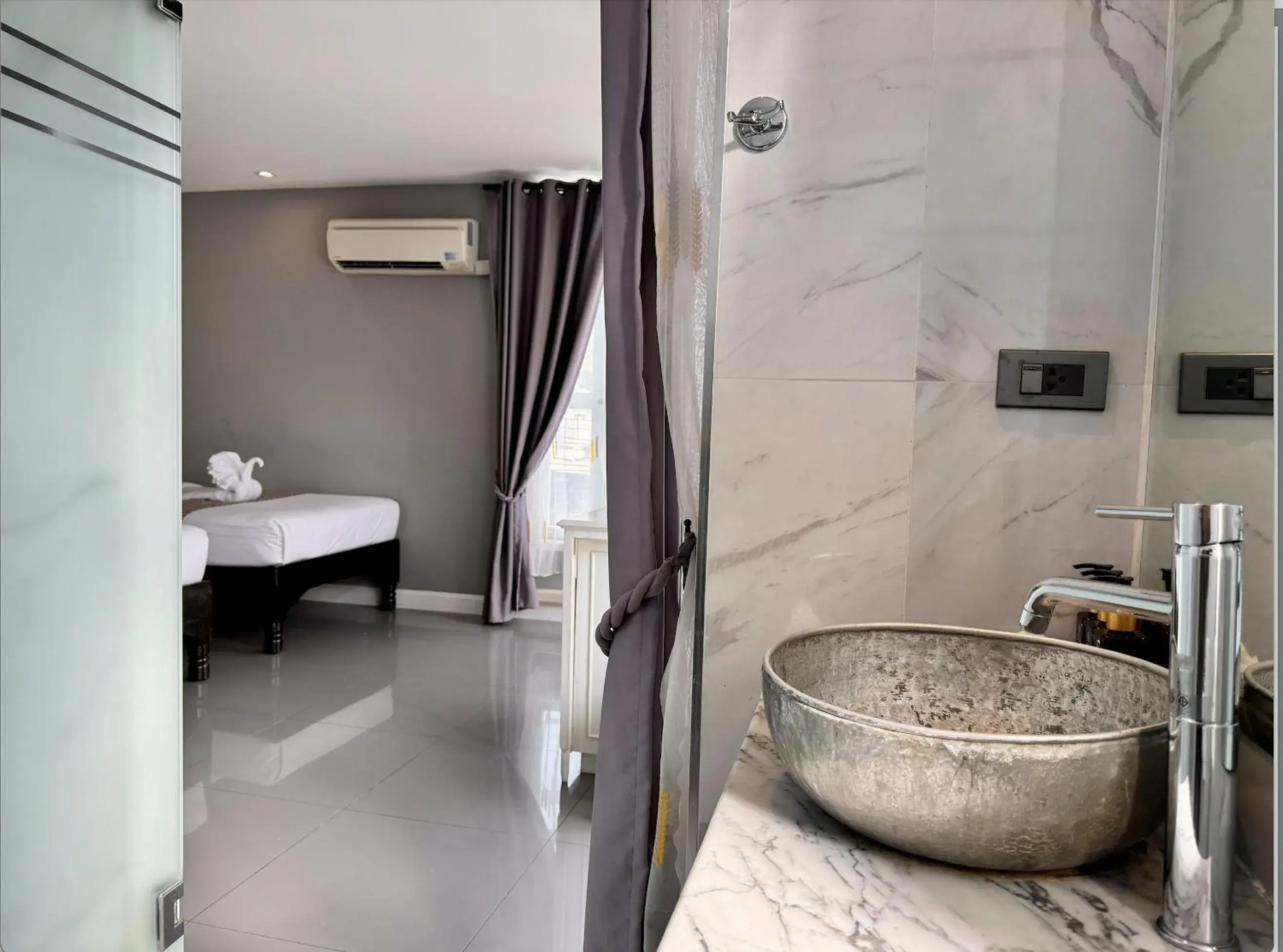 Superior Twin Room with City View in WUA LAI Boutique Hotel Chiang Mai Superior Twin Room with City View in WUA LAI Boutique Hotel Chiang Mai