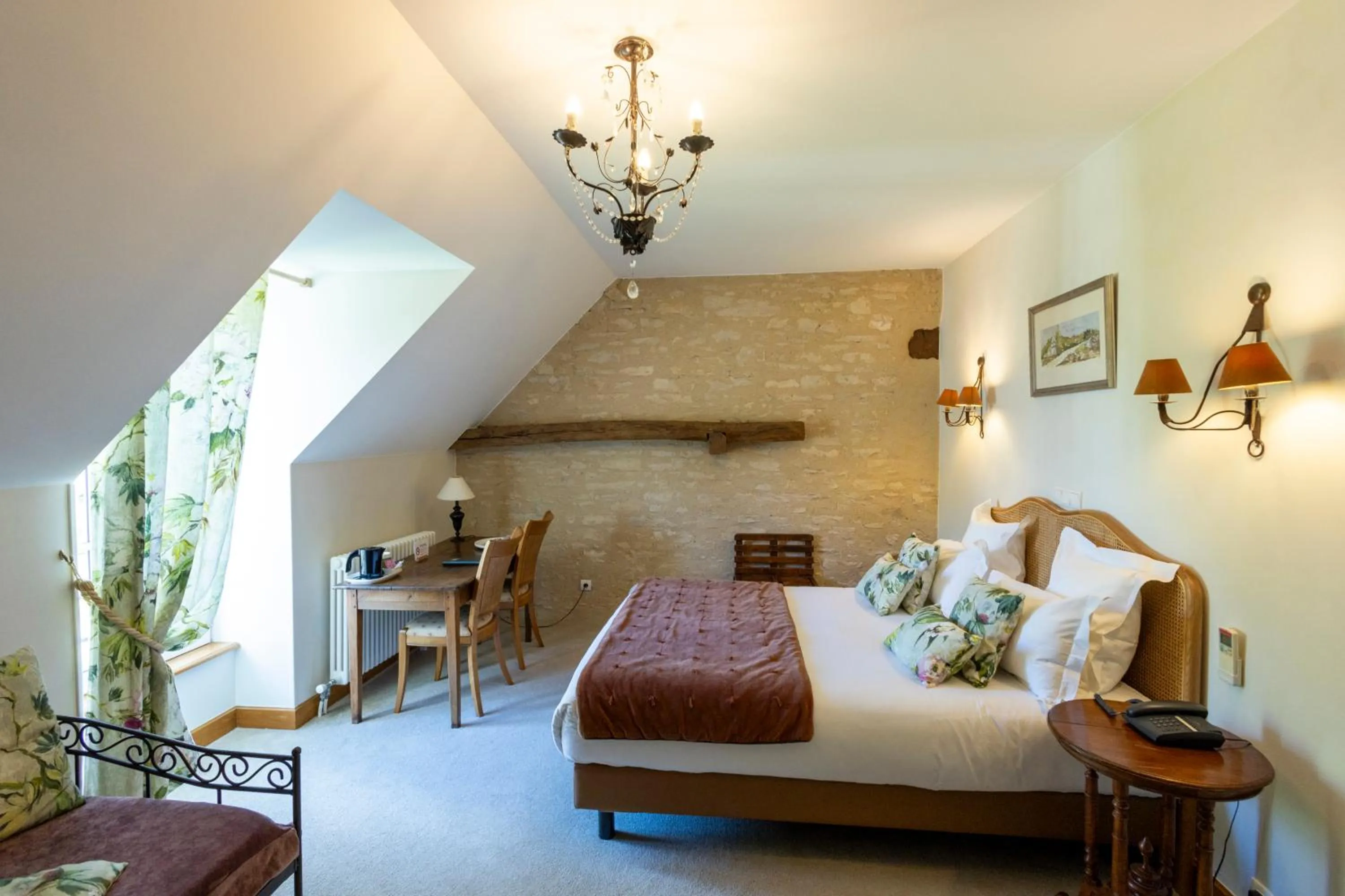 Bed in Hôtel Le Clos