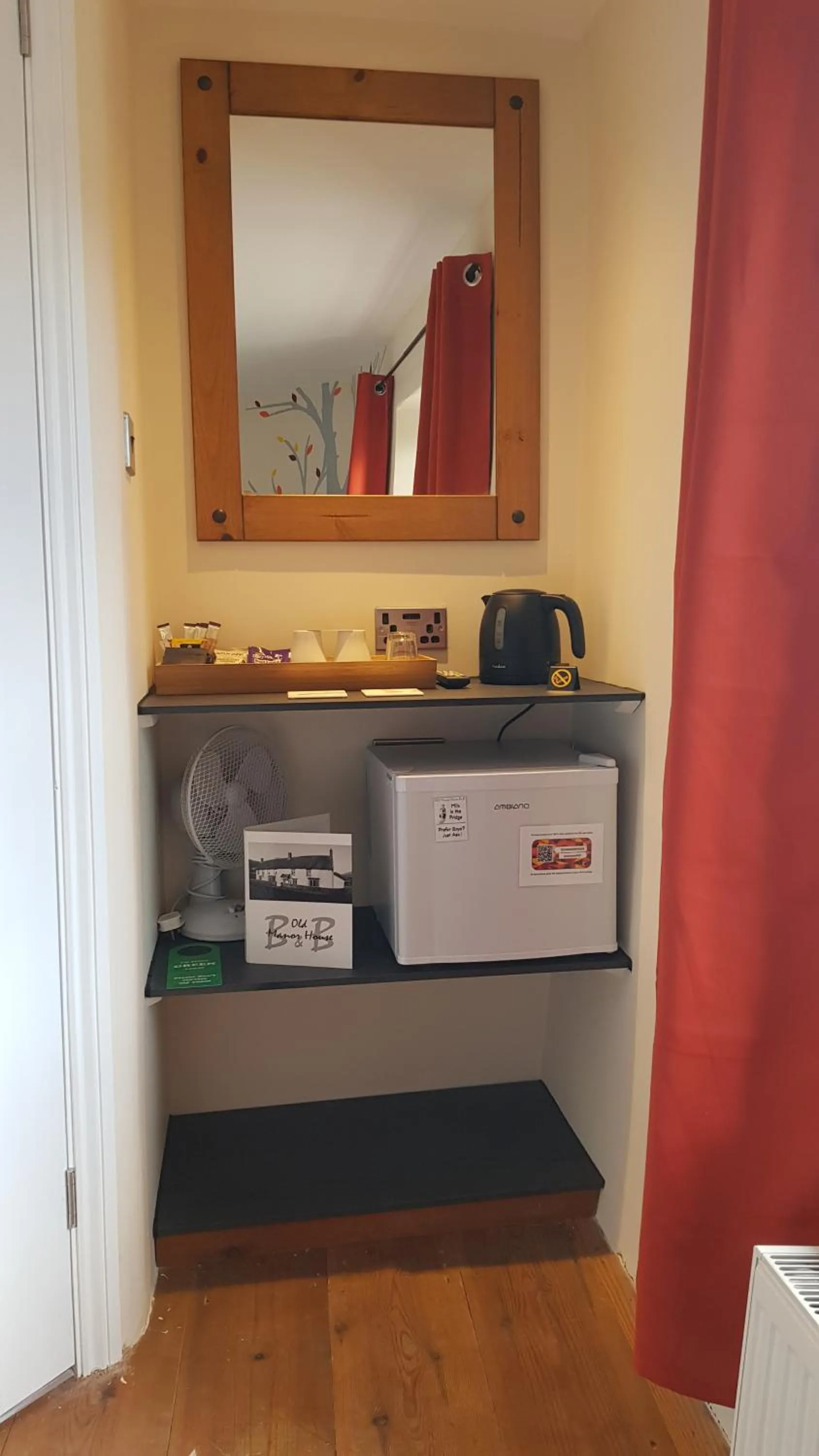 Coffee/tea facilities in Old Manor House